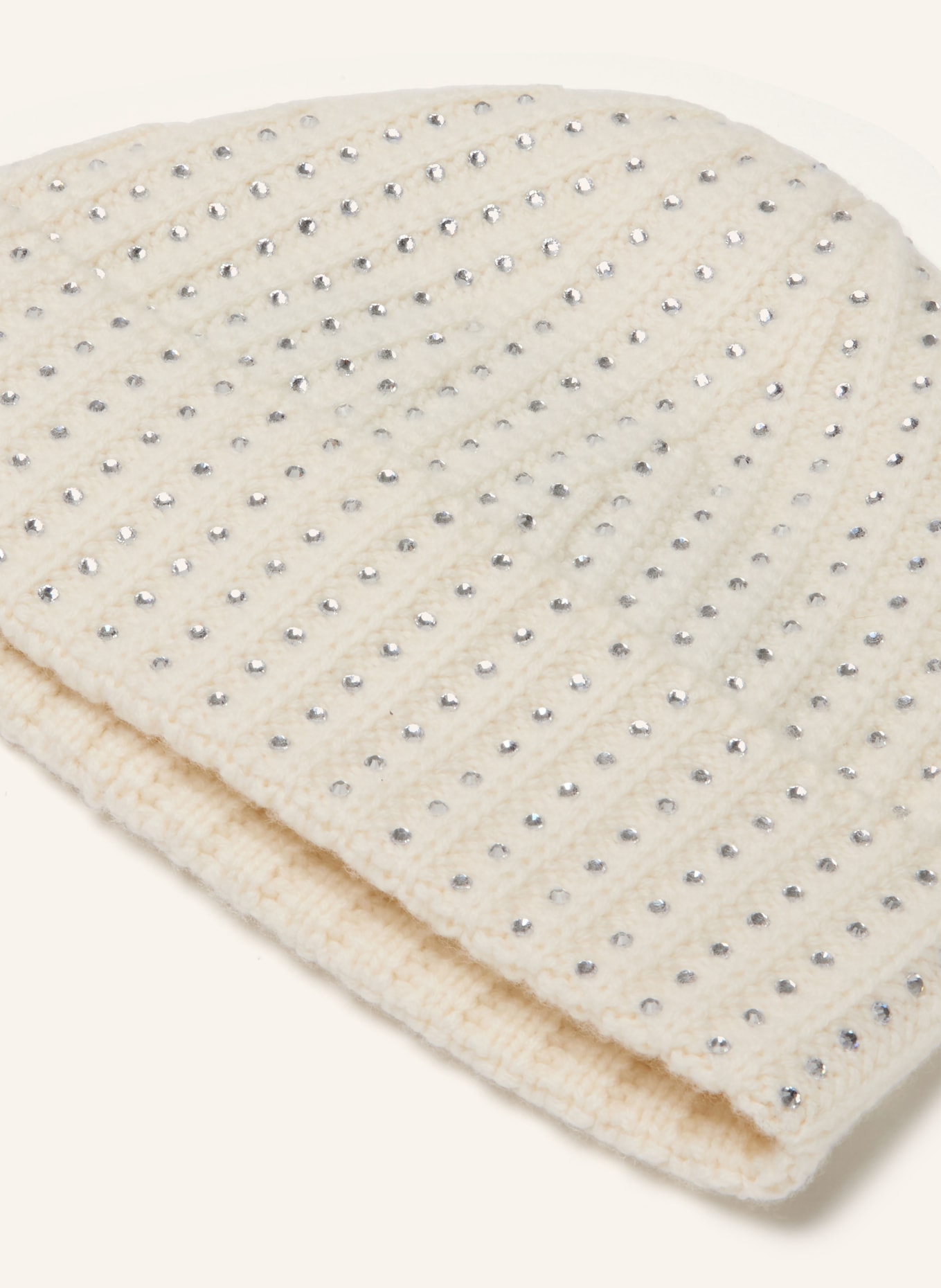 maje Mütze mit Schmucksteinen: ECRU