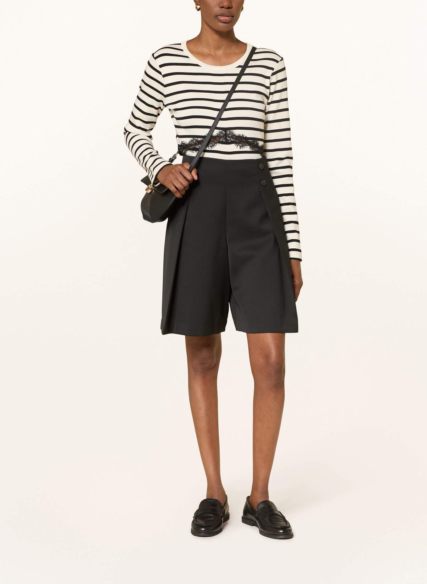 CLAUDIE PIERLOT Longsleeve mit Spitze und Cut-out: WEISS / SCHWARZ