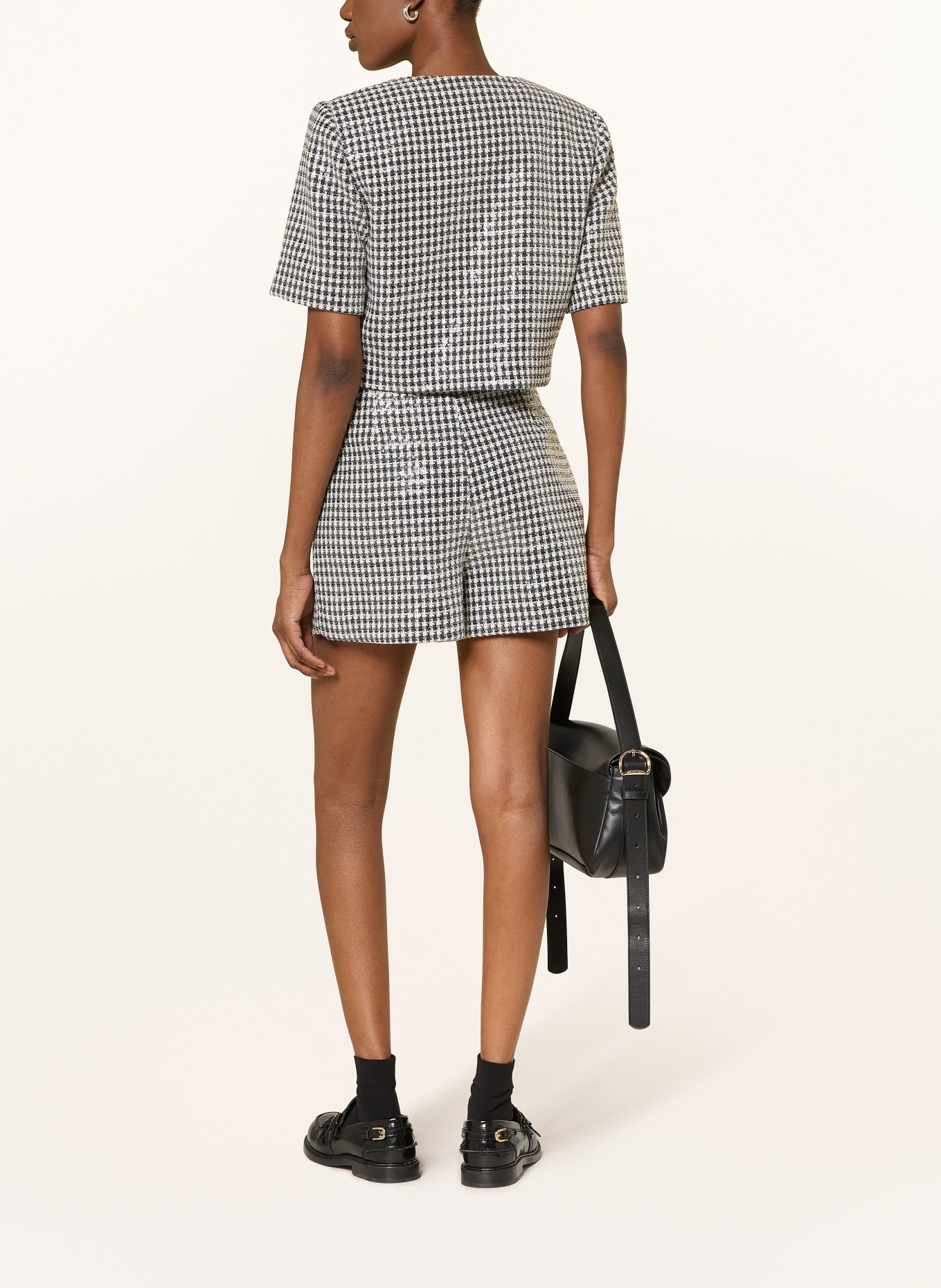 SANDRO Shorts mit Pailletten und Schmucksteinen: SCHWARZ / WEISS