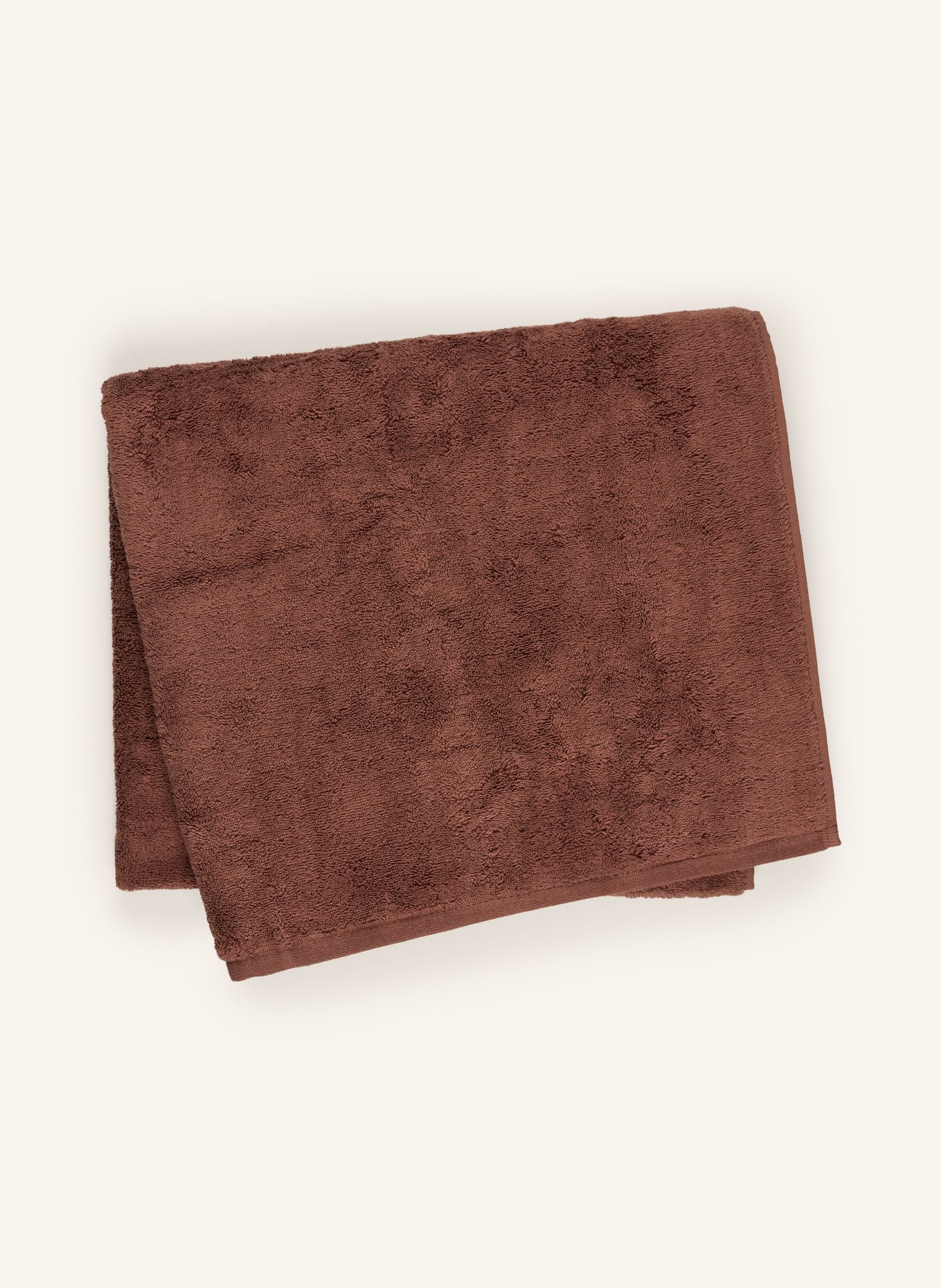 en VOGUE AMERICA bath towel: BROWN