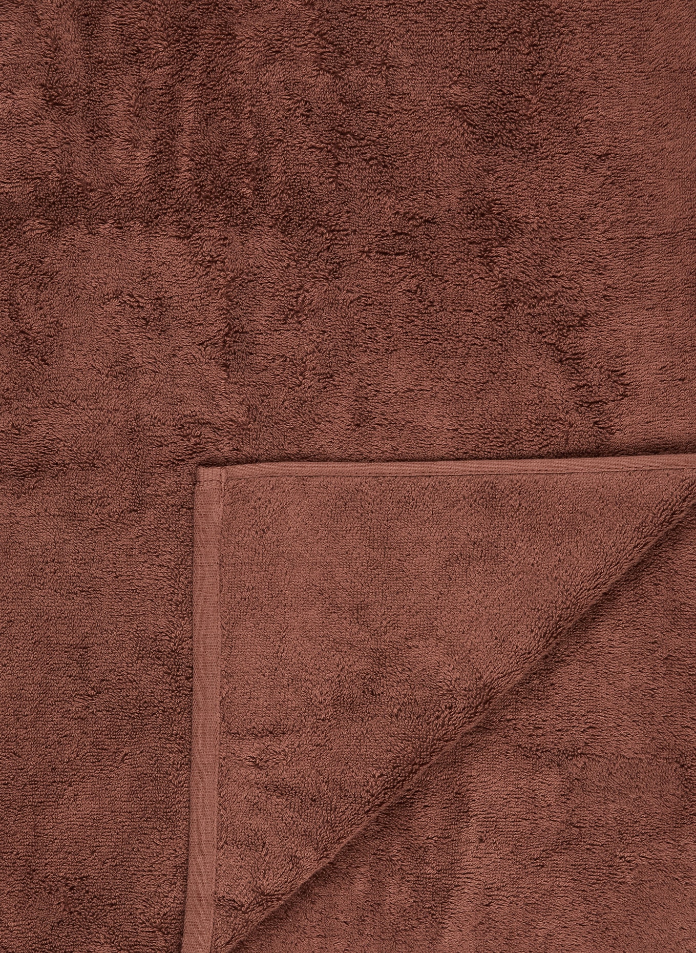 en VOGUE AMERICA bath towel: BROWN