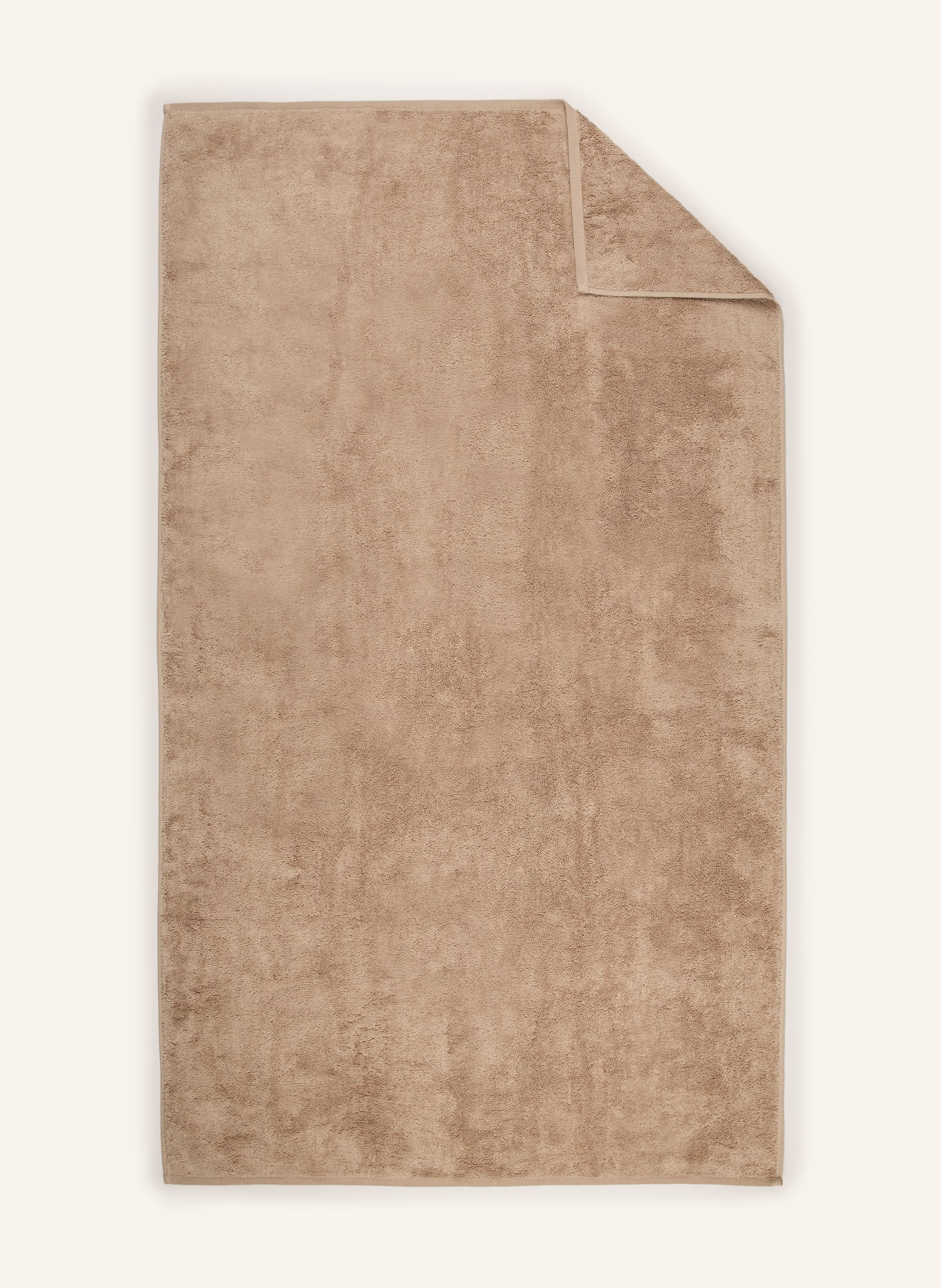 en VOGUE AMERICA bath towel: CAMEL