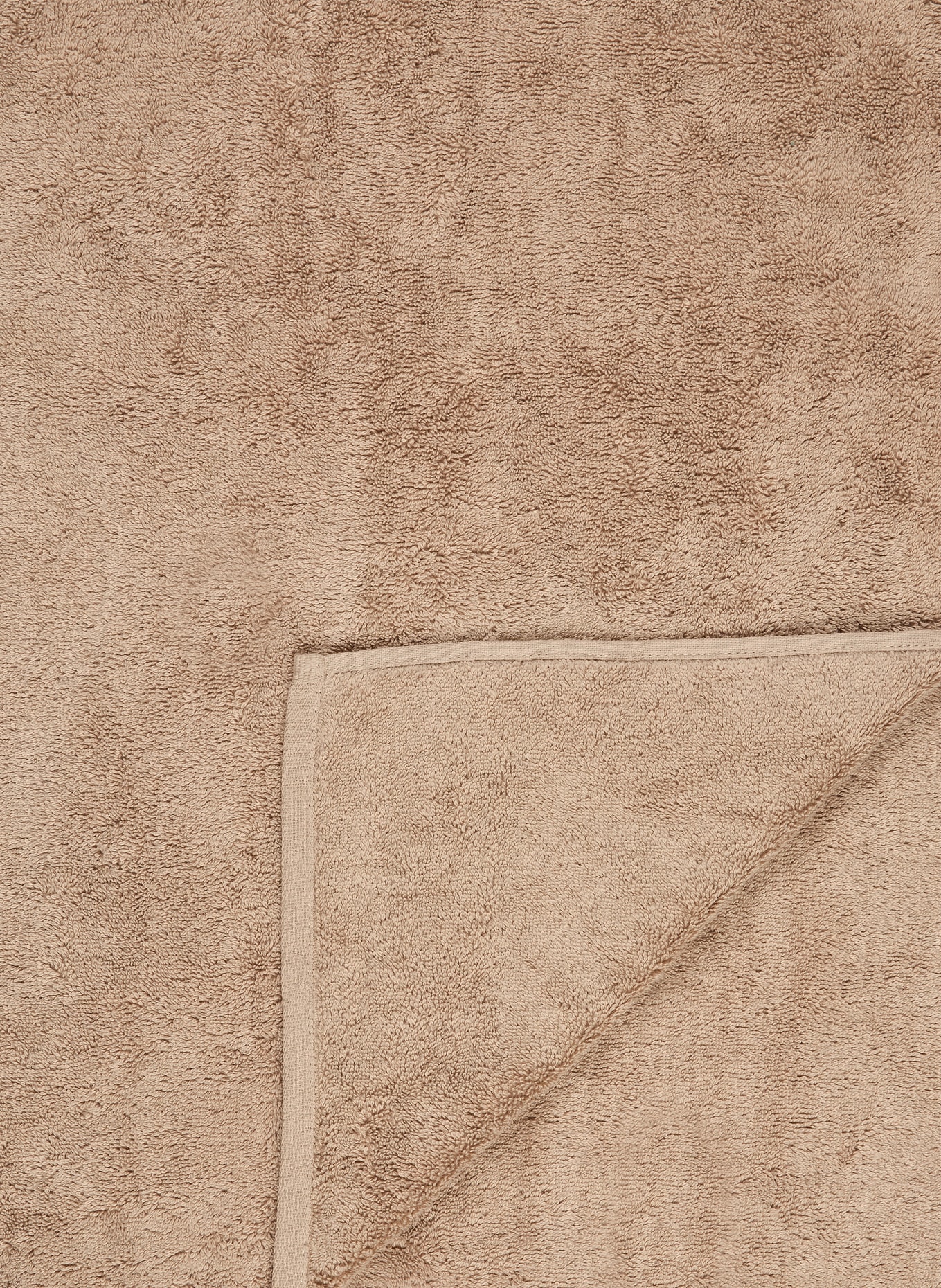 en VOGUE AMERICA bath towel: CAMEL