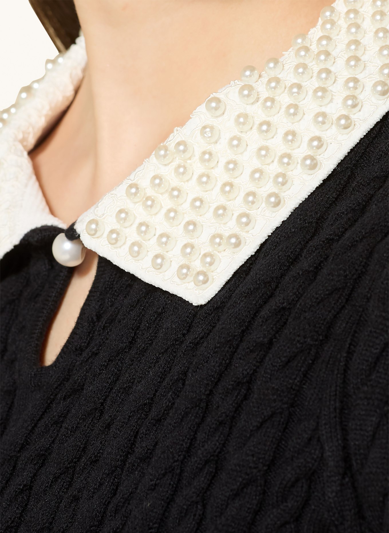 SANDRO Dzianinowa koszulka z odpinanym kołnierzem i ozdobnymi perełkami: CZARNY