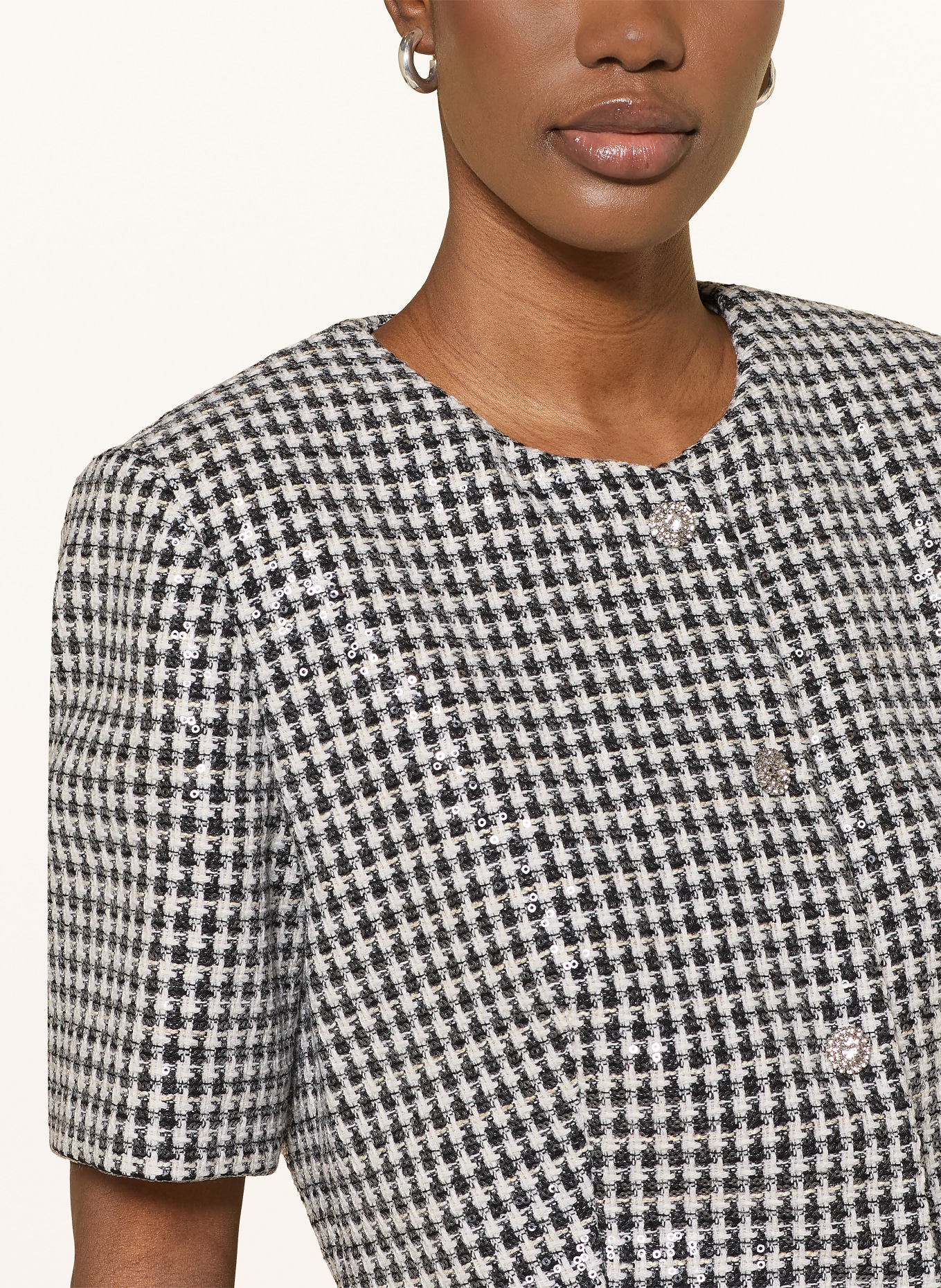 SANDRO Tweedowa marynarka z cekinami: CZARNY / ECRU