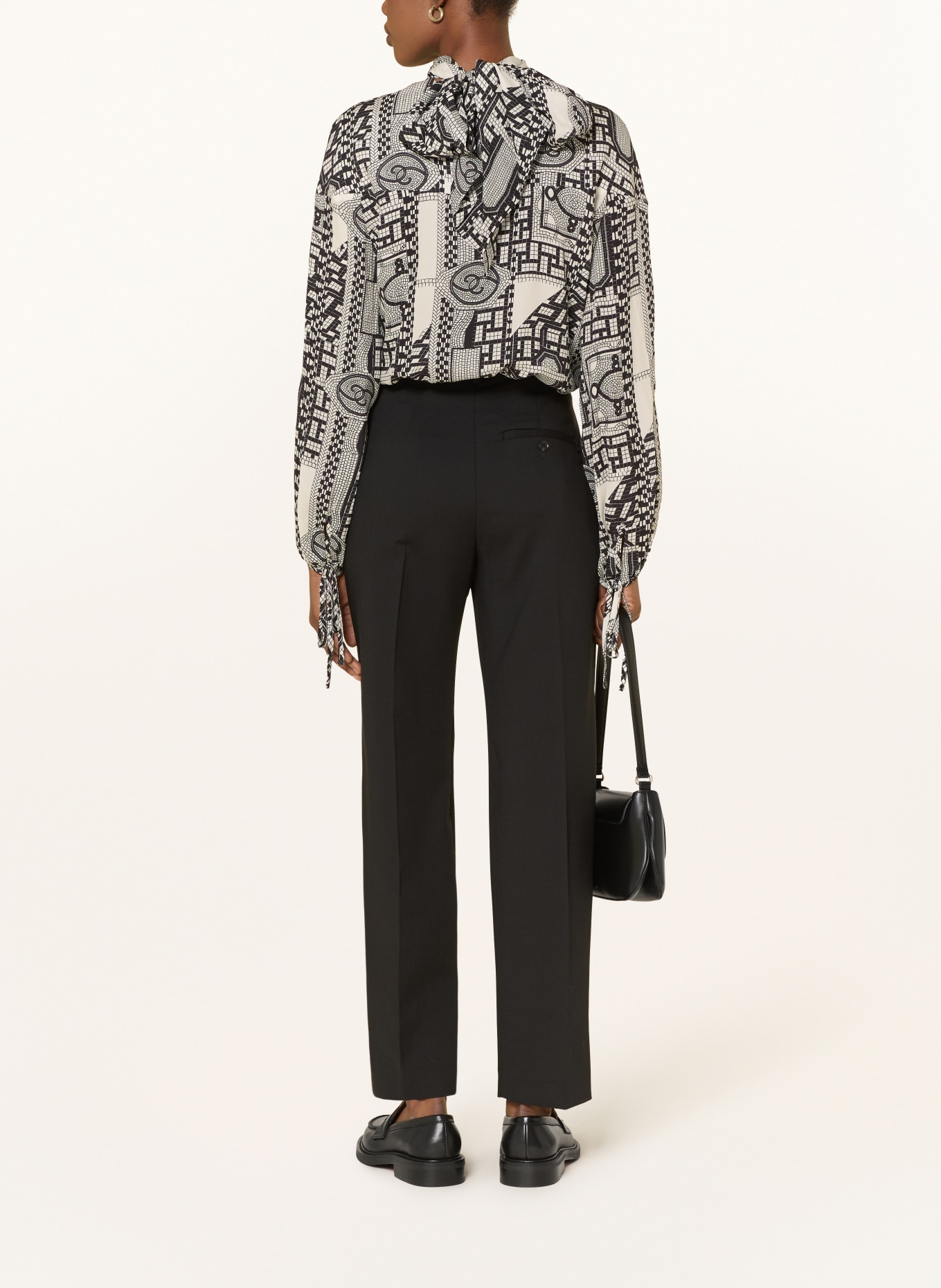 REISS Schluppenbluse HARRY: HELLGRAU / SCHWARZ