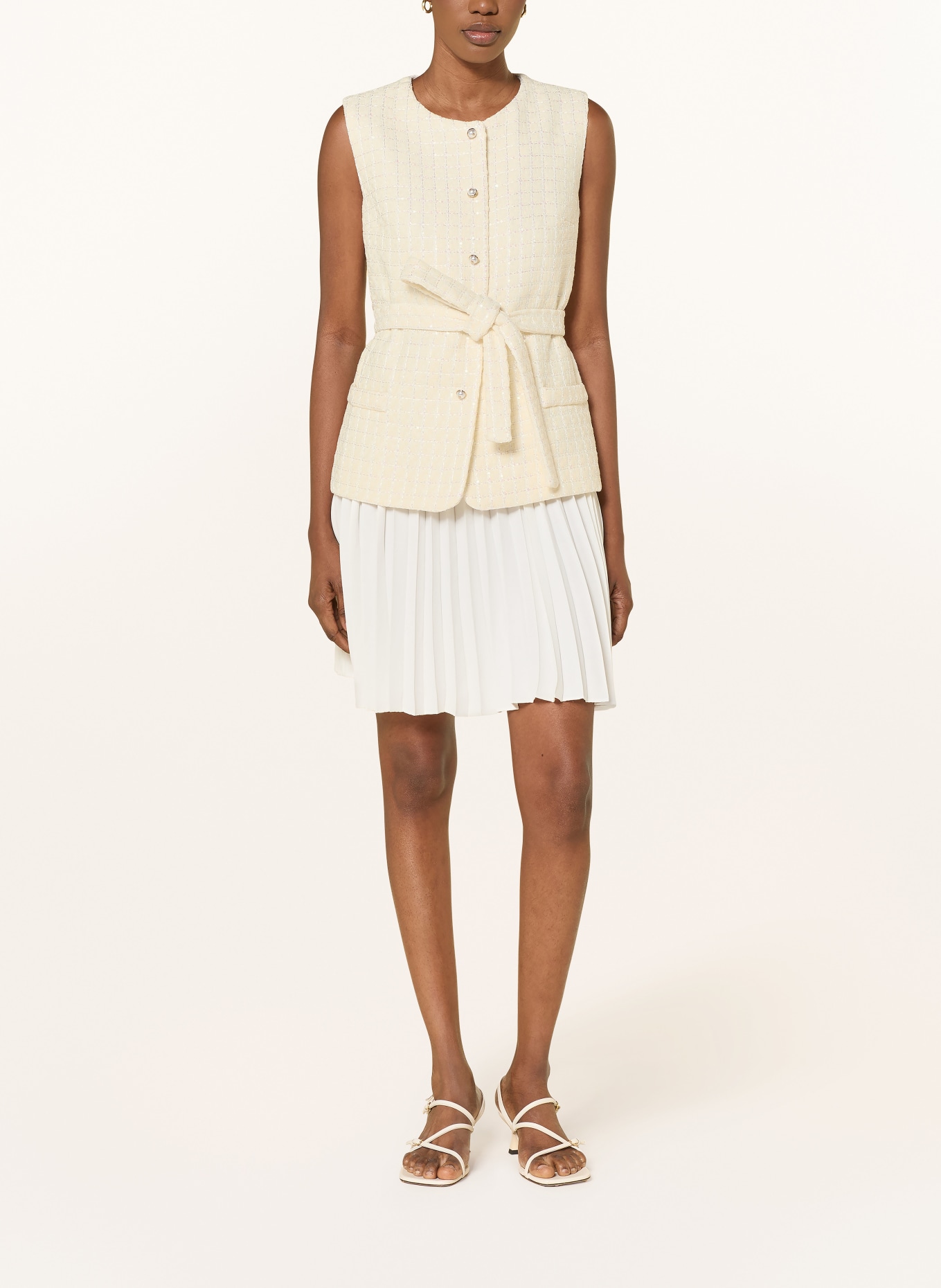 SANDRO Sukienka z bouclé z błyszczącą przędzą i plisami: ECRU