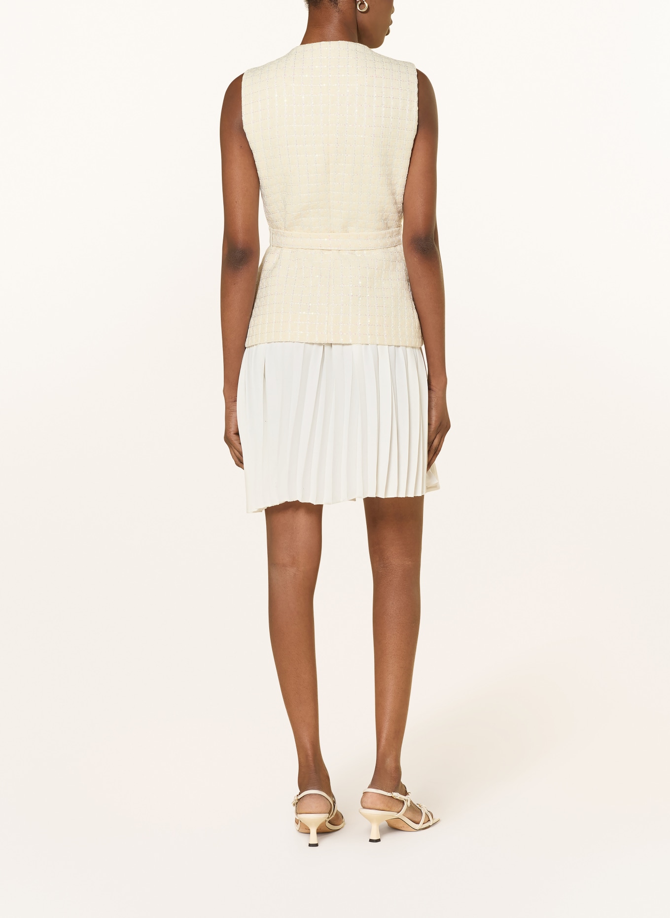 SANDRO Sukienka z bouclé z błyszczącą przędzą i plisami: ECRU