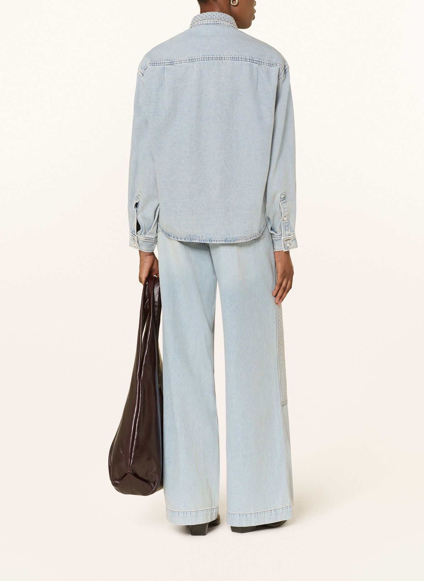 SANDRO Jeanshemd mit Schmucksteinen: HELLBLAU