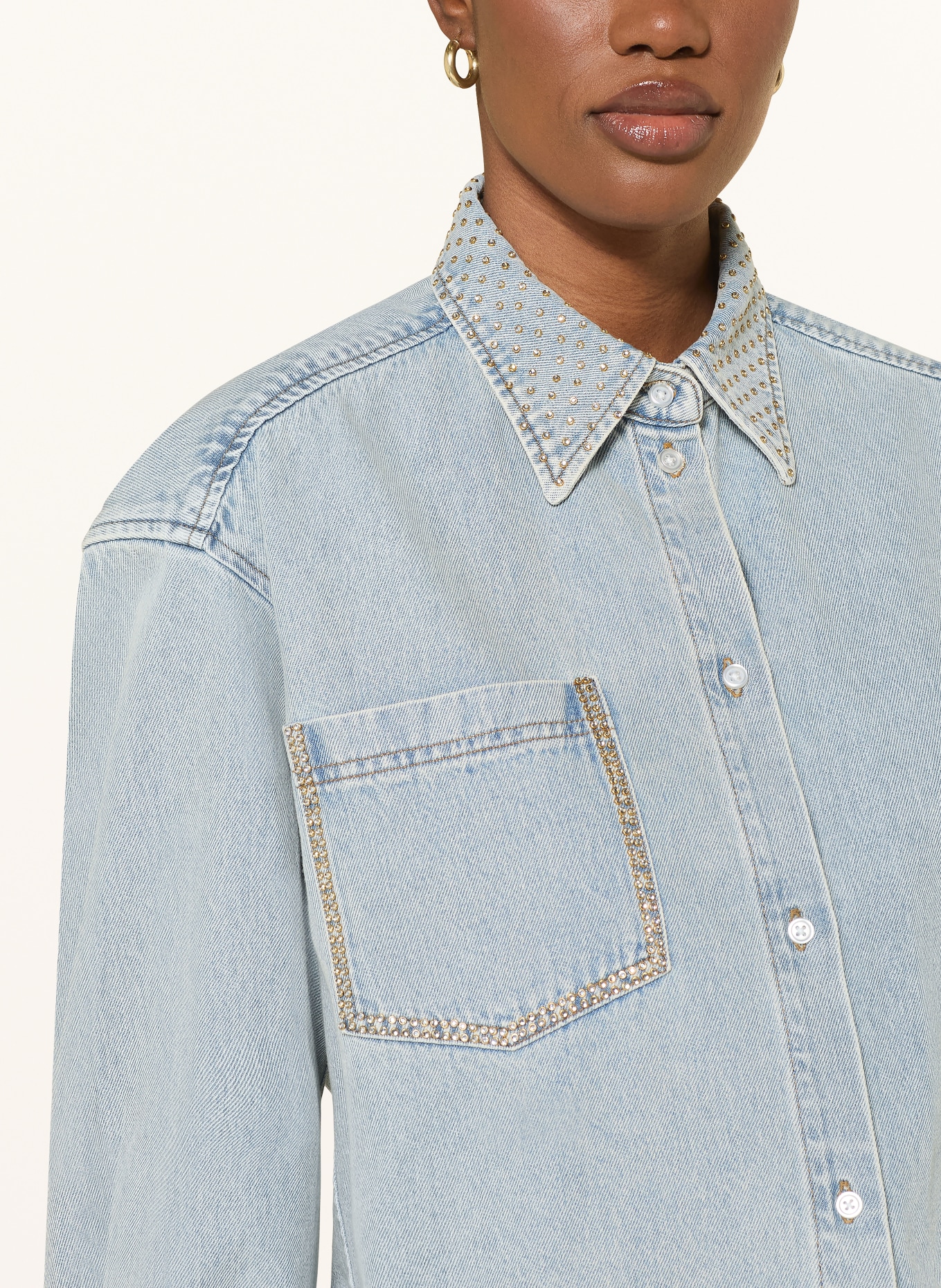 SANDRO Jeanshemd mit Schmucksteinen: HELLBLAU