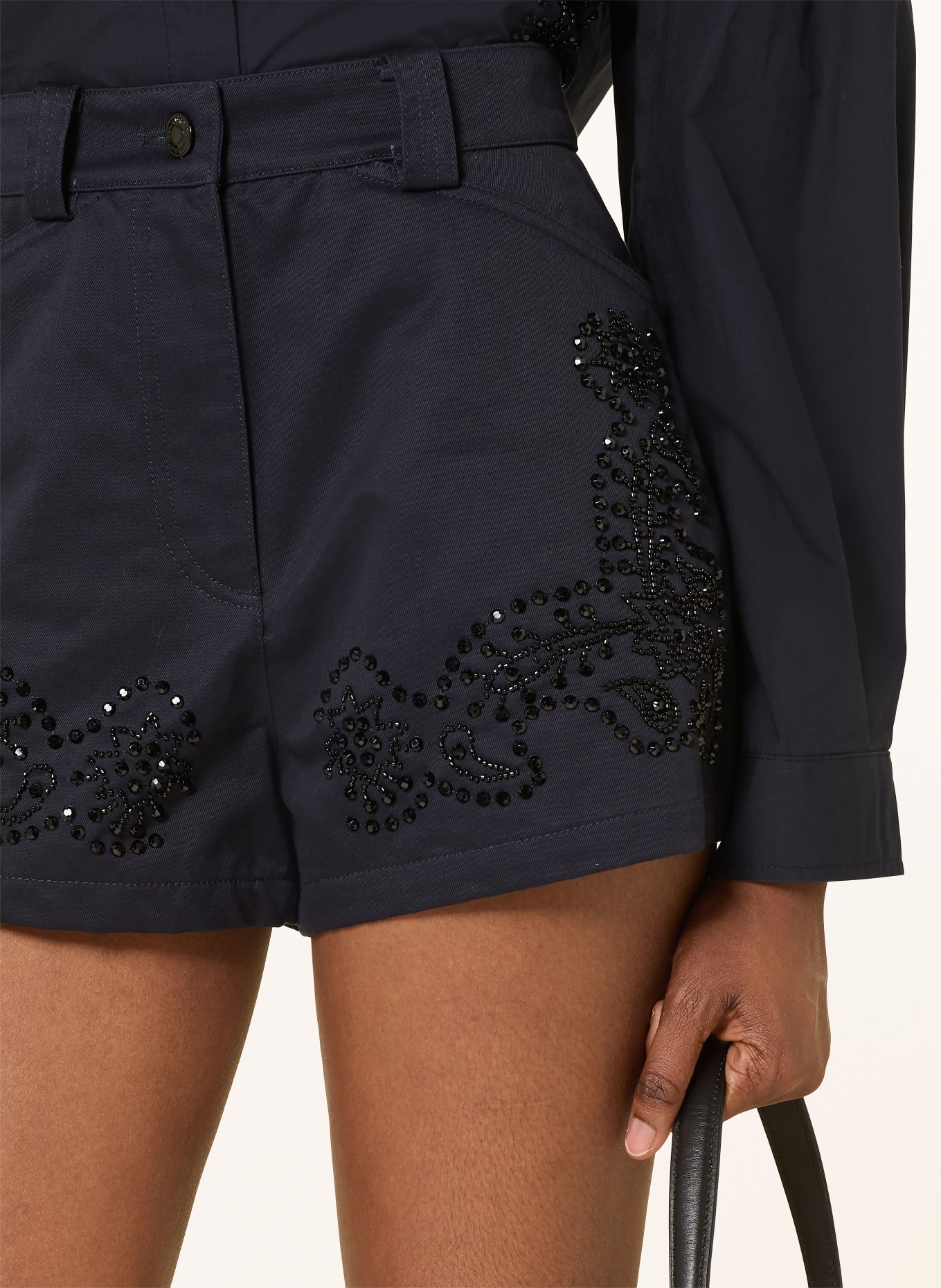 SANDRO Shorts mit Schmucksteinen: DUNKELBLAU / SCHWARZ