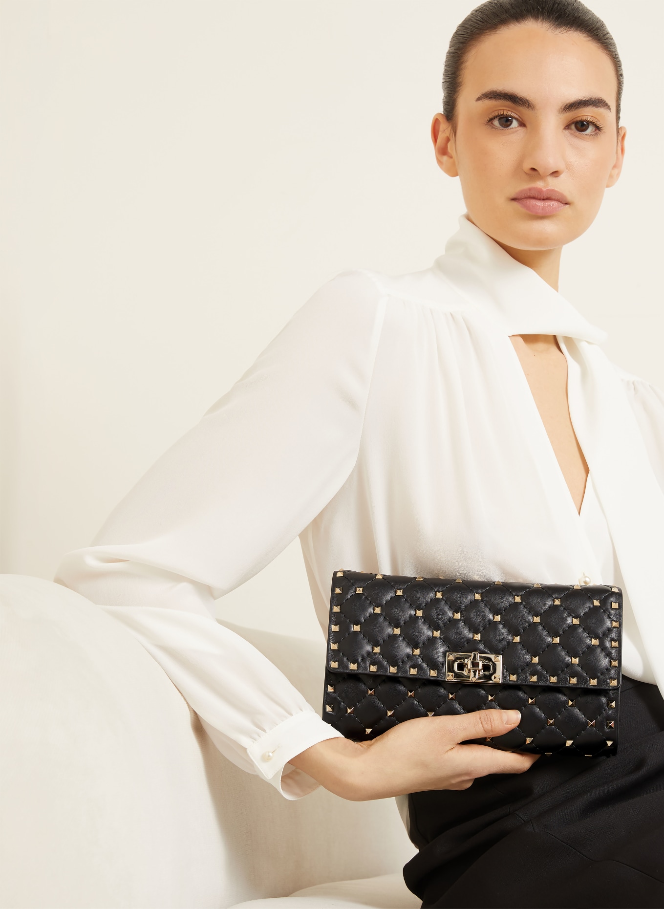 VALENTINO GARAVANI Umhängetasche ROCKSTUD SPIKE mit Nieten: SCHWARZ