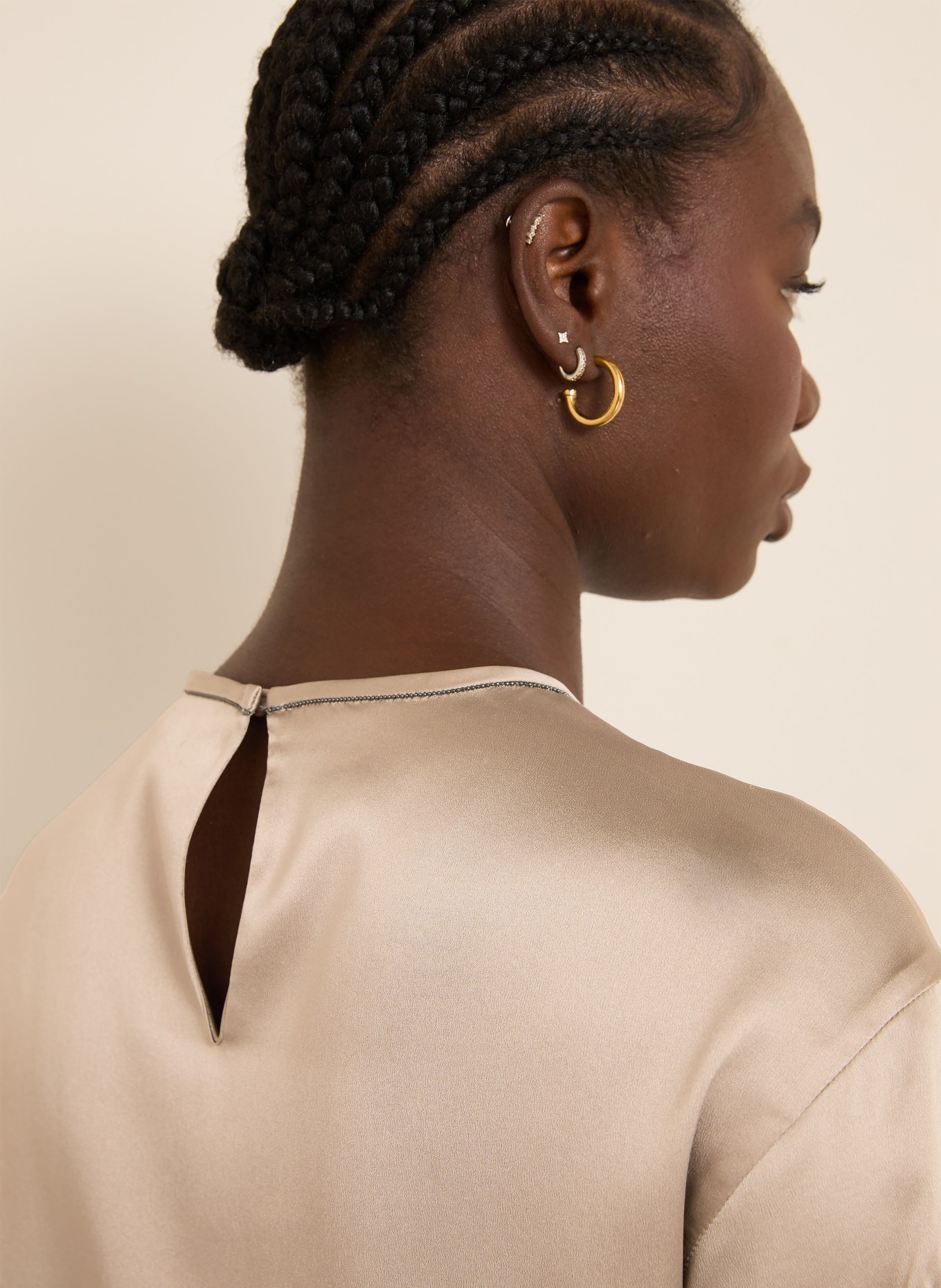 BRUNELLO CUCINELLI Bluzka z jedwabiu z ozdobnymi kamykami: JASNOBRĄZOWY