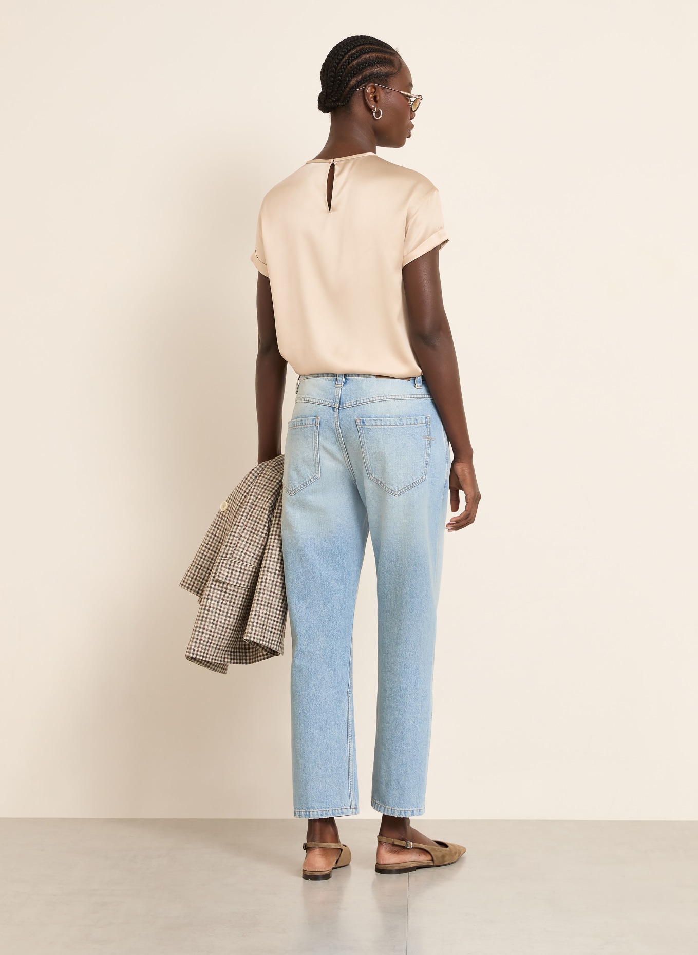 BRUNELLO CUCINELLI Blusenshirt aus Seide mit Schmucksteinen: TAUPE