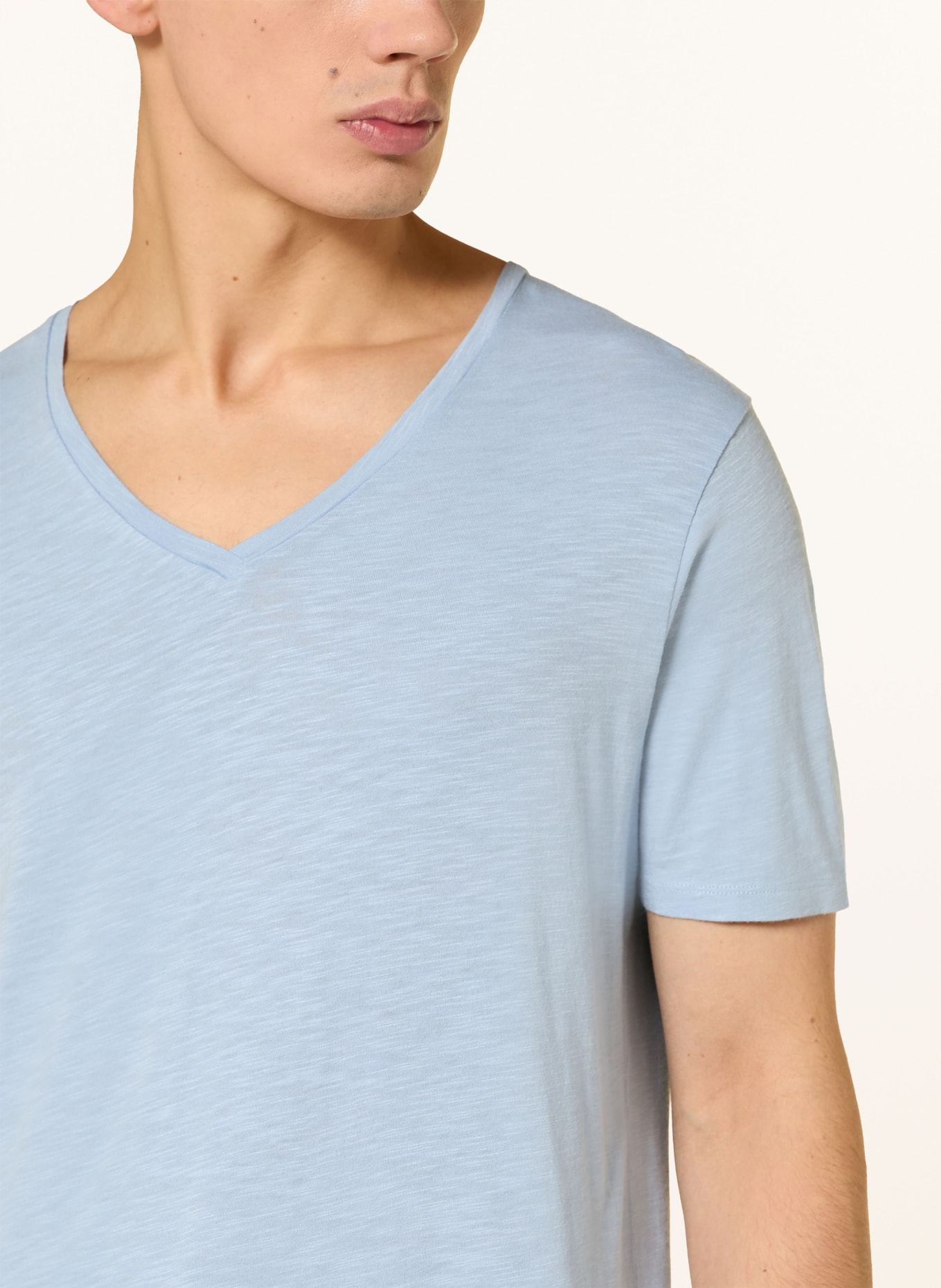 Juvia T-shirt: LIGHT BLUE