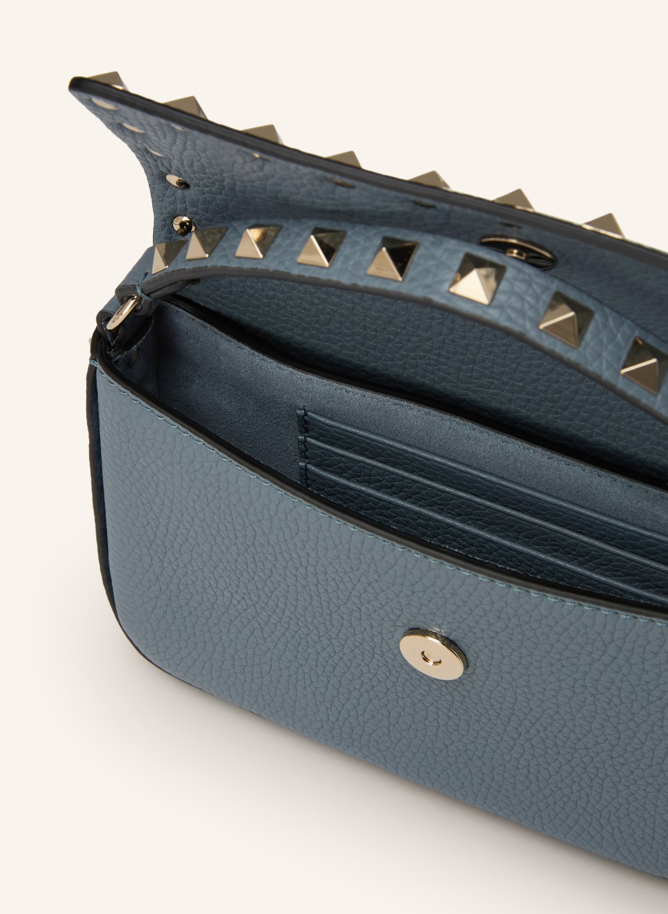 VALENTINO GARAVANI Kabelka ROCKSTUD MINI s nýty: ČERNOŠEDÁ / STŘÍBRNÁ