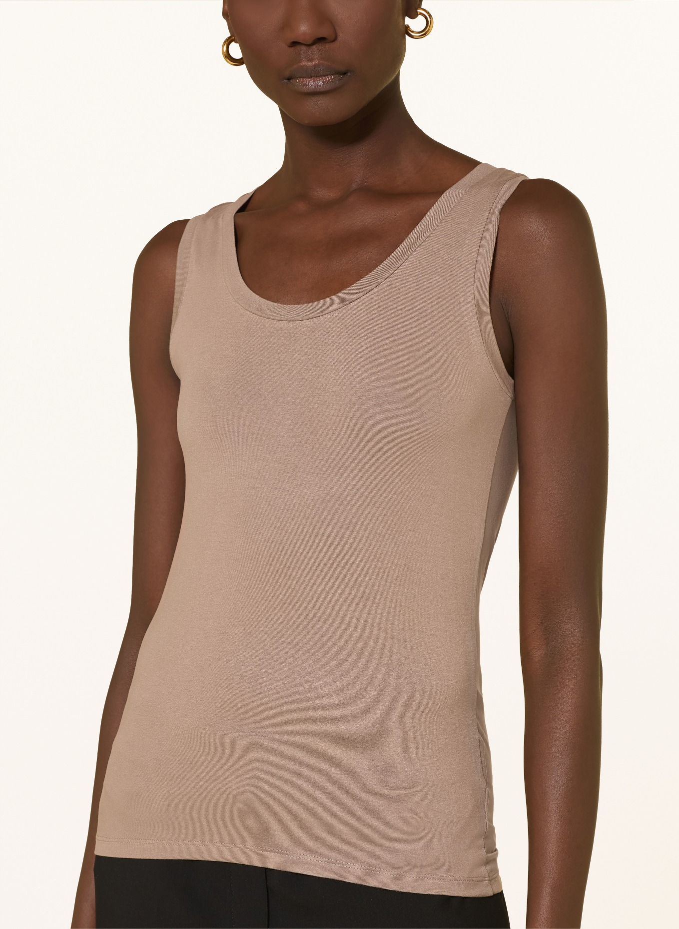 MAJESTIC FILATURES Top: ČERNOŠEDÁ