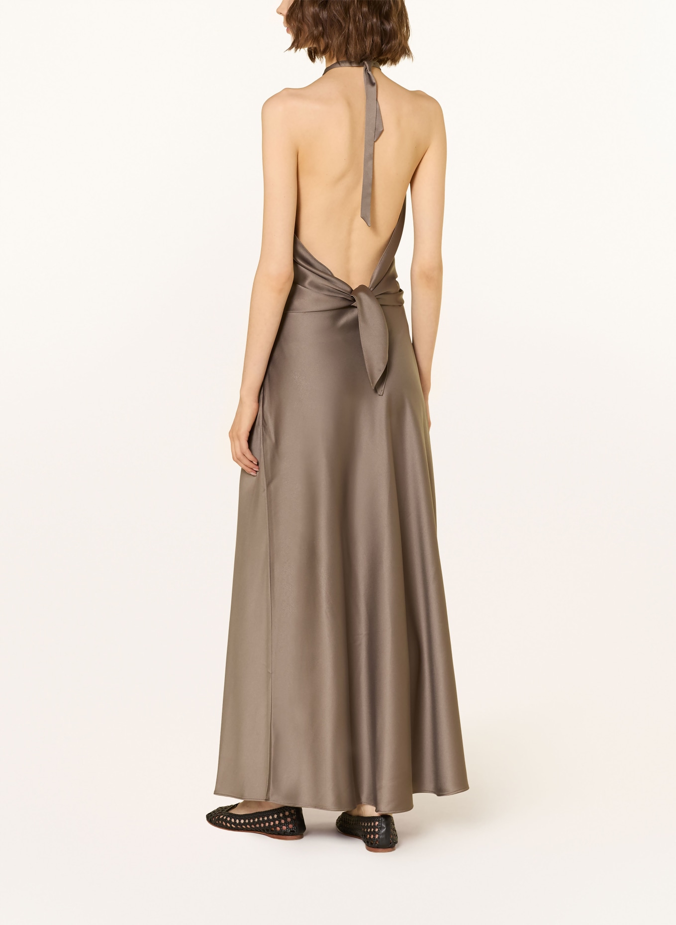 Juvia Top z wiązaniem na szyi SISSY z satyny: BRĄZOWY