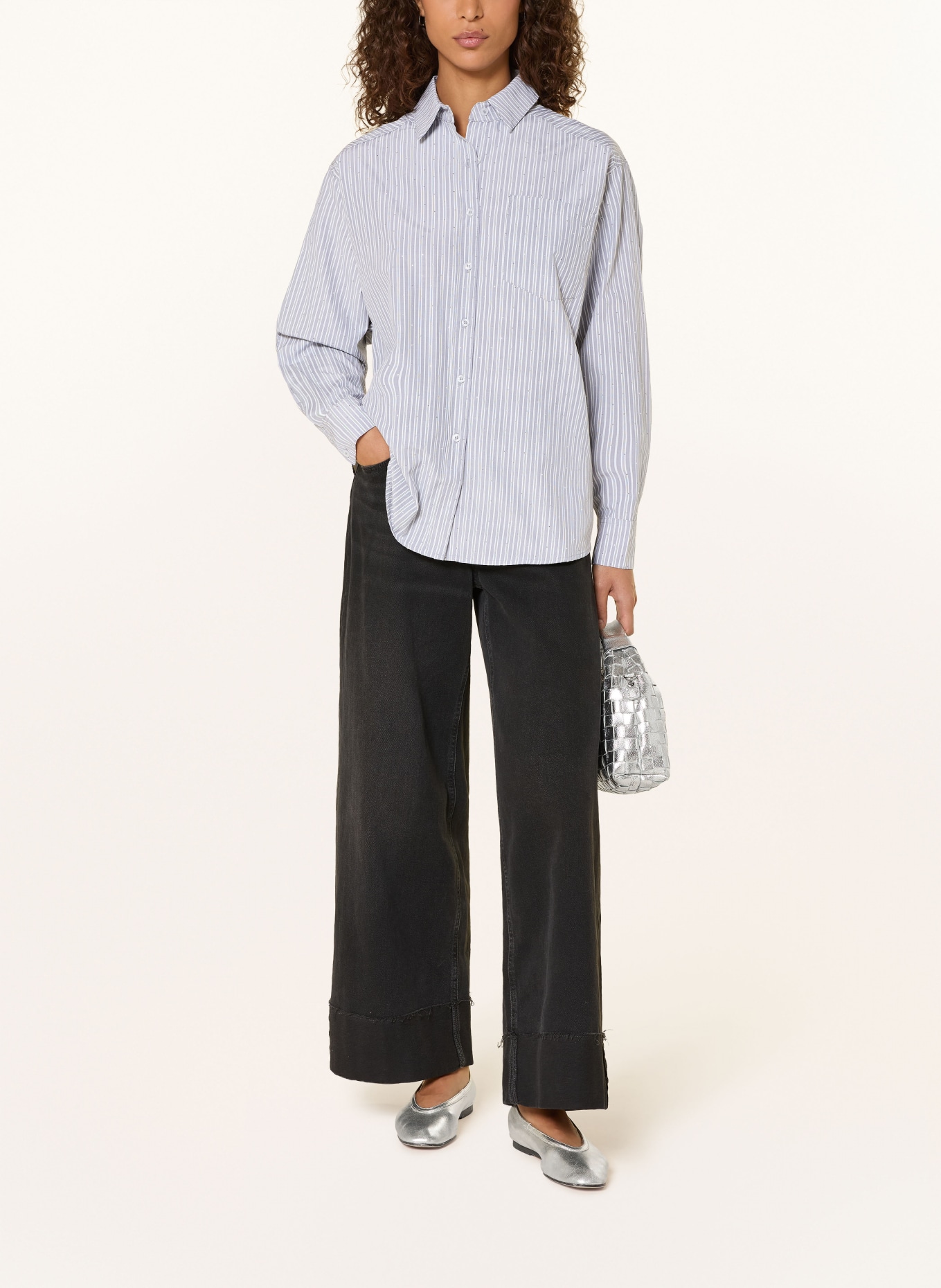 NEO NOIR Košilová halenka DALMA s ozdobnými kamínky: ŠEDÁ / BÍLÁ