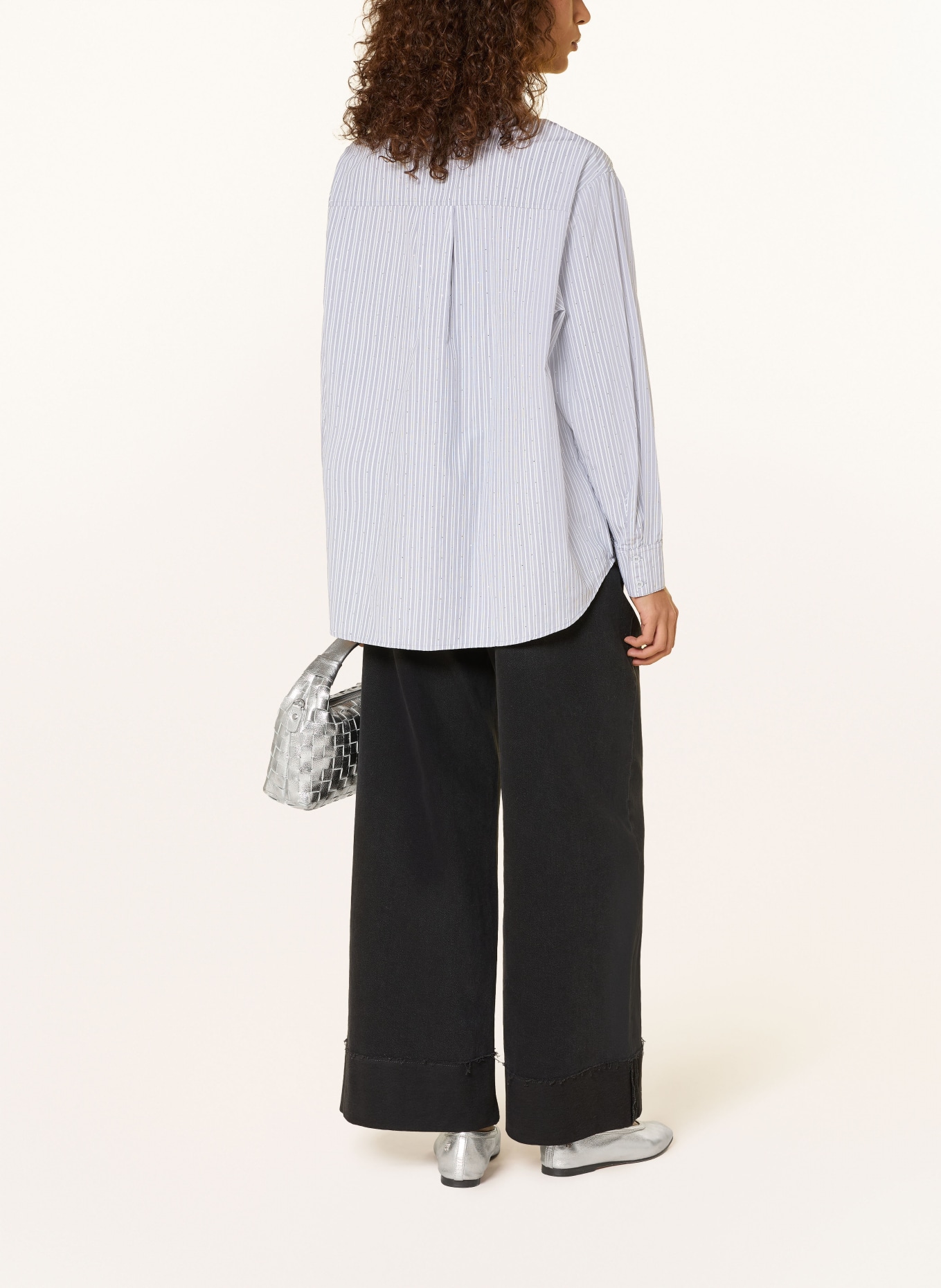 NEO NOIR Košilová halenka DALMA s ozdobnými kamínky: ŠEDÁ / BÍLÁ