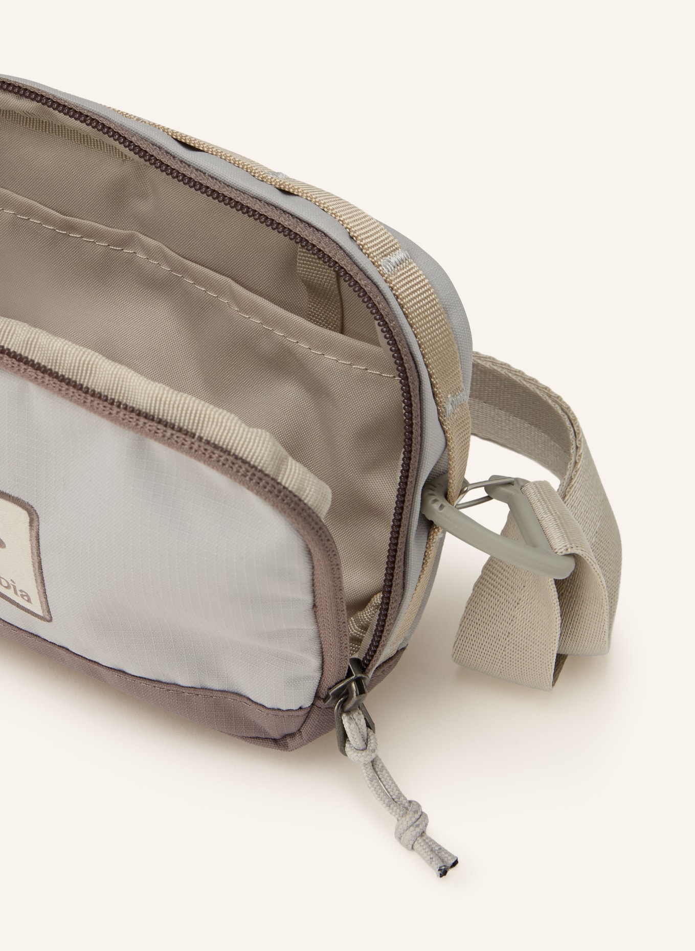Columbia Umhängetasche TRAIL TRAVELER™: GRAU / TAUPE