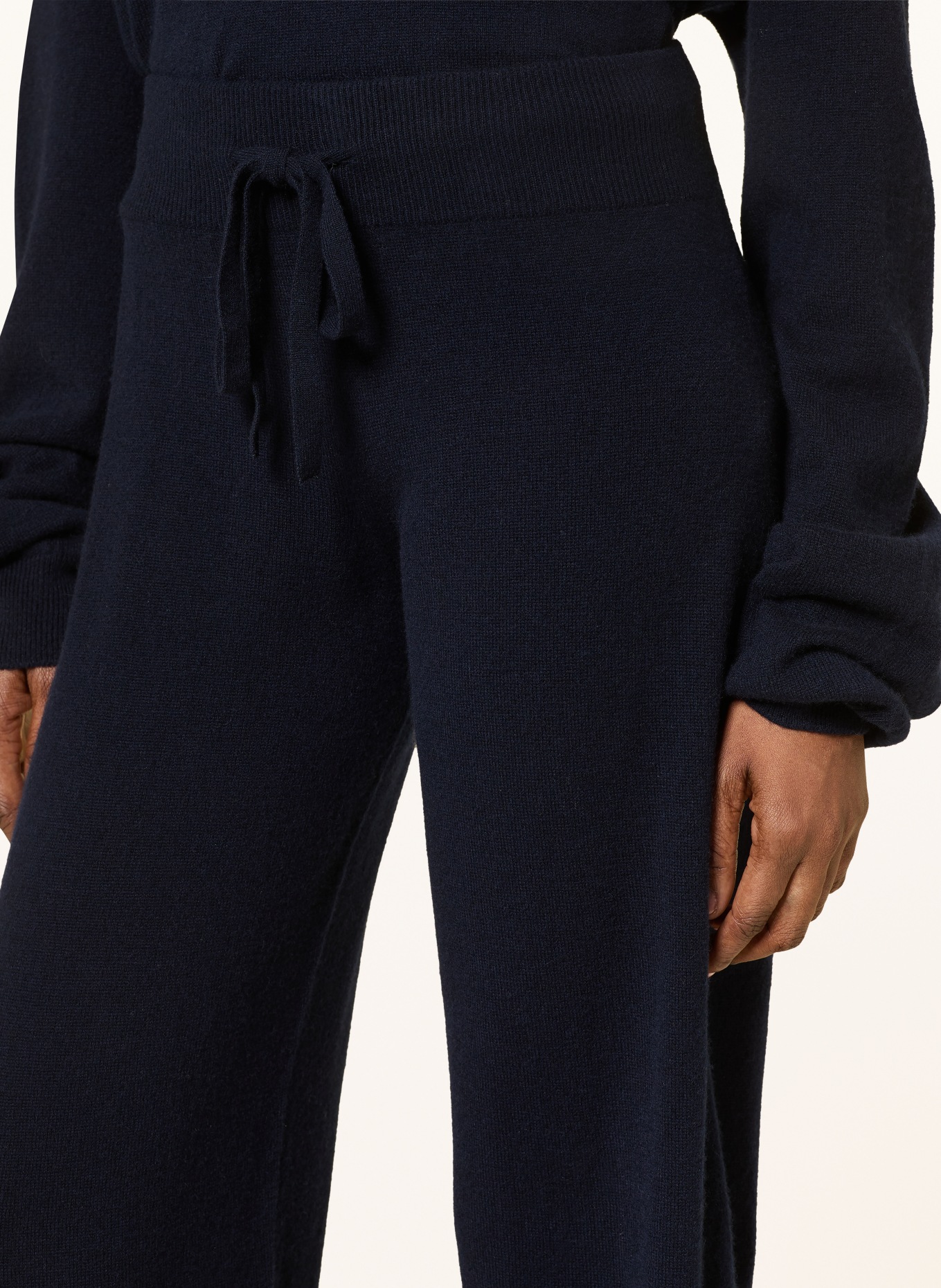 black palms Spodnie z dzianiny CASHI z dodatkiem kaszmiru: GRANATOWY