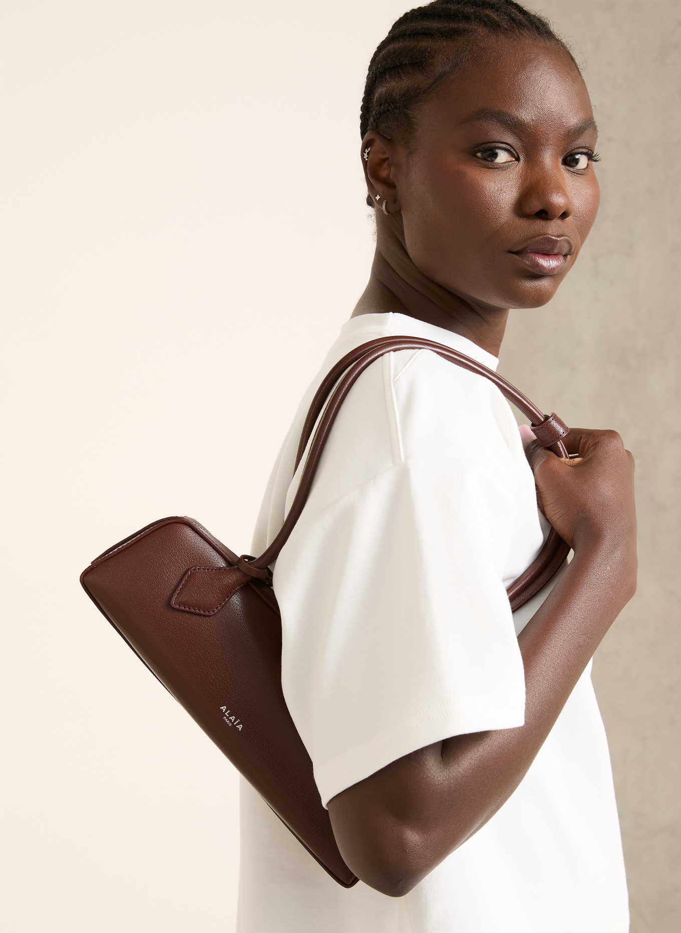 ALAÏA Sac à bandoulière LE TECKEL SMALL: MARRON