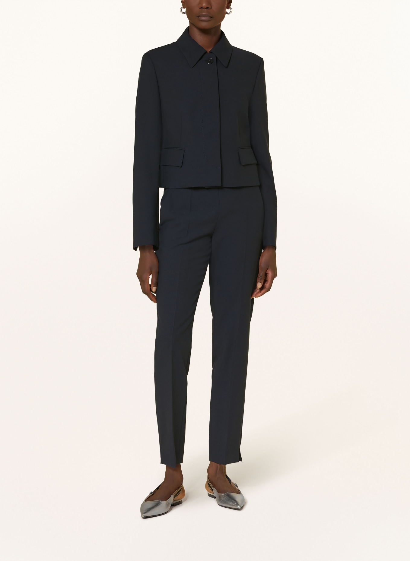 windsor. Blejzr: TMAVĚ MODRÁ