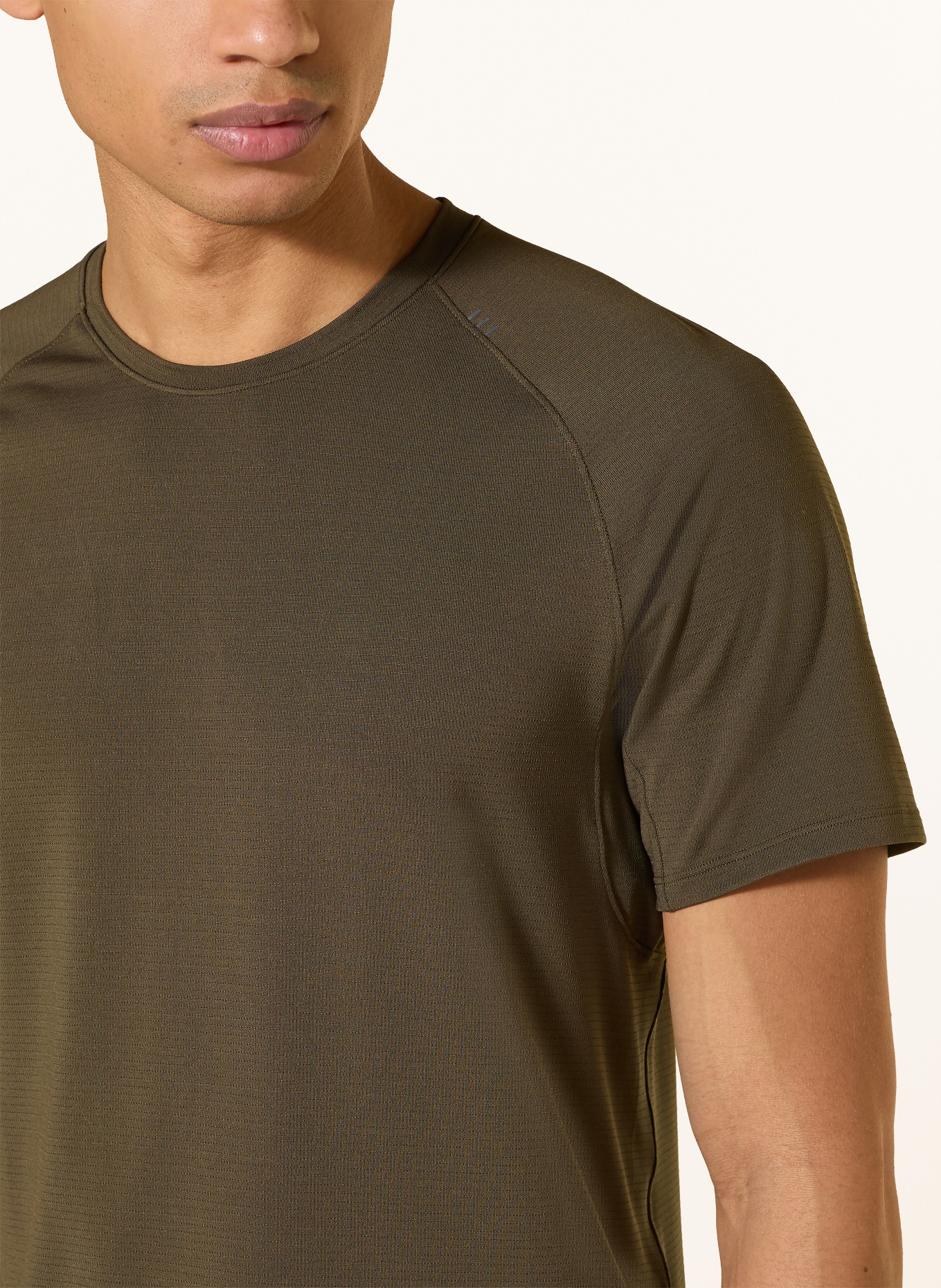 lululemon Tričko LICENSE TO TRAIN: TMAVĚ ZELENÁ