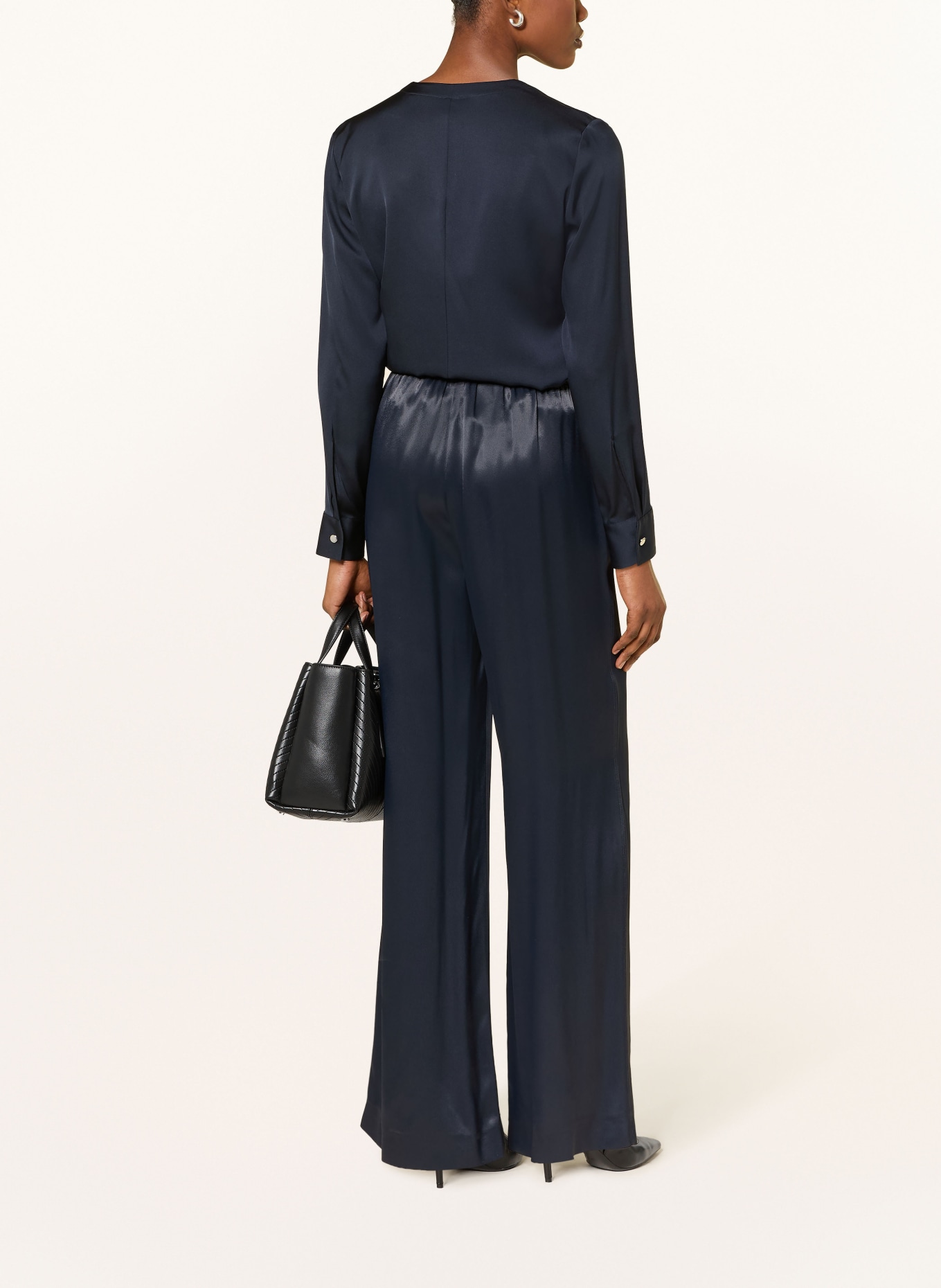 BOSS Marlenehose TAVATI aus Satin: DUNKELBLAU