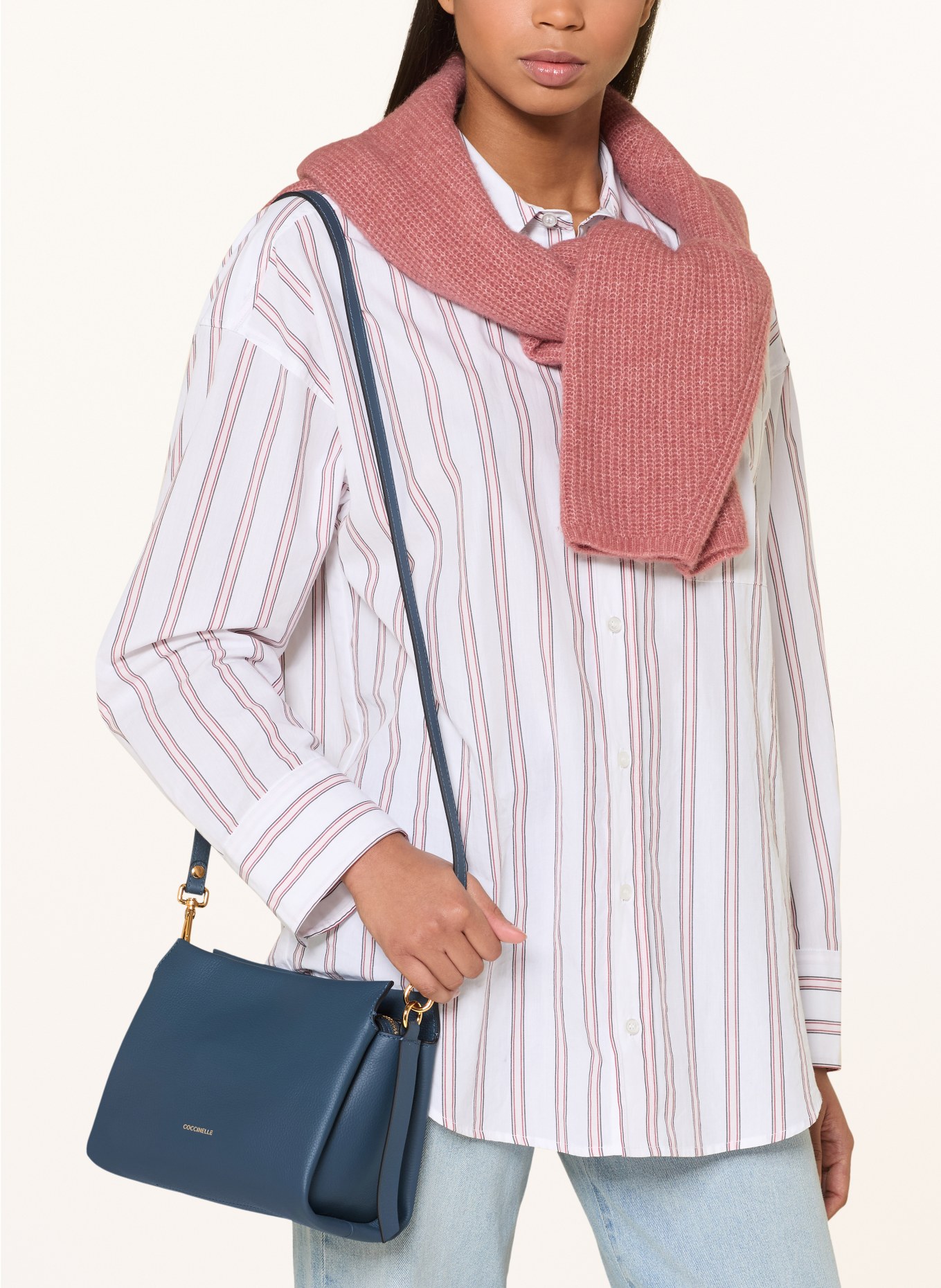 COCCINELLE Torebka: NIEBIESKI / ZŁOTY