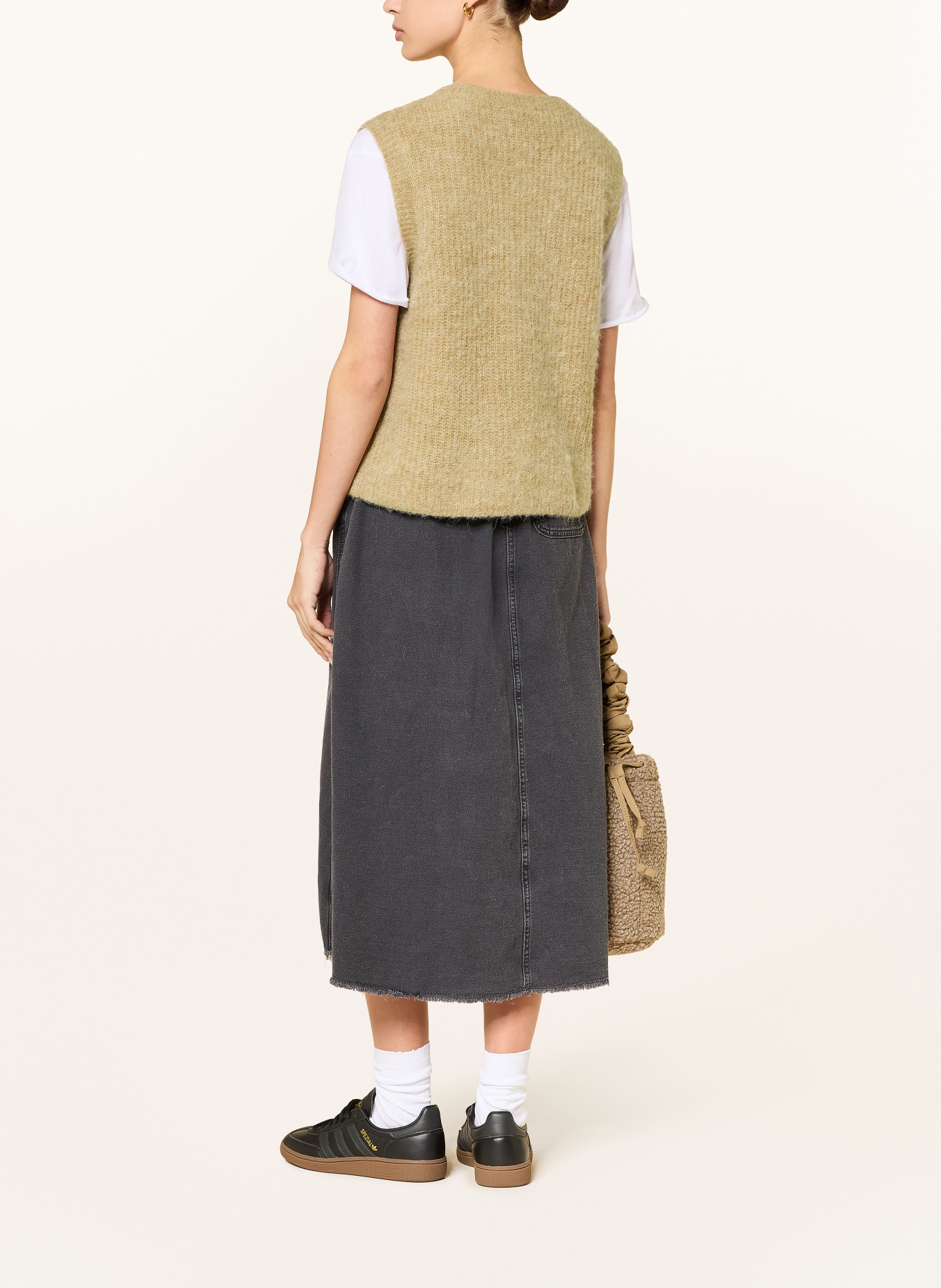 American Vintage Pletená vesta EAST s alpakou: VELBLOUDÍ