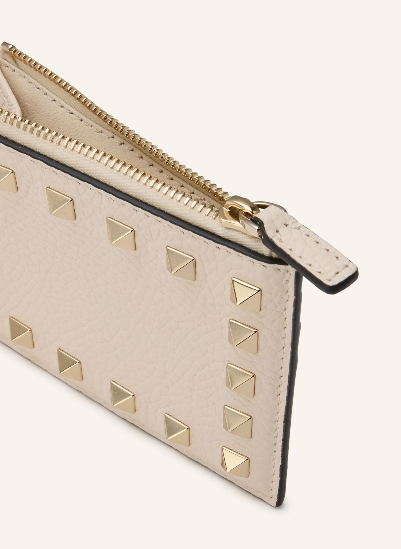 VALENTINO GARAVANI Kartenetui ROCKSTUD mit Münzfach: CREME