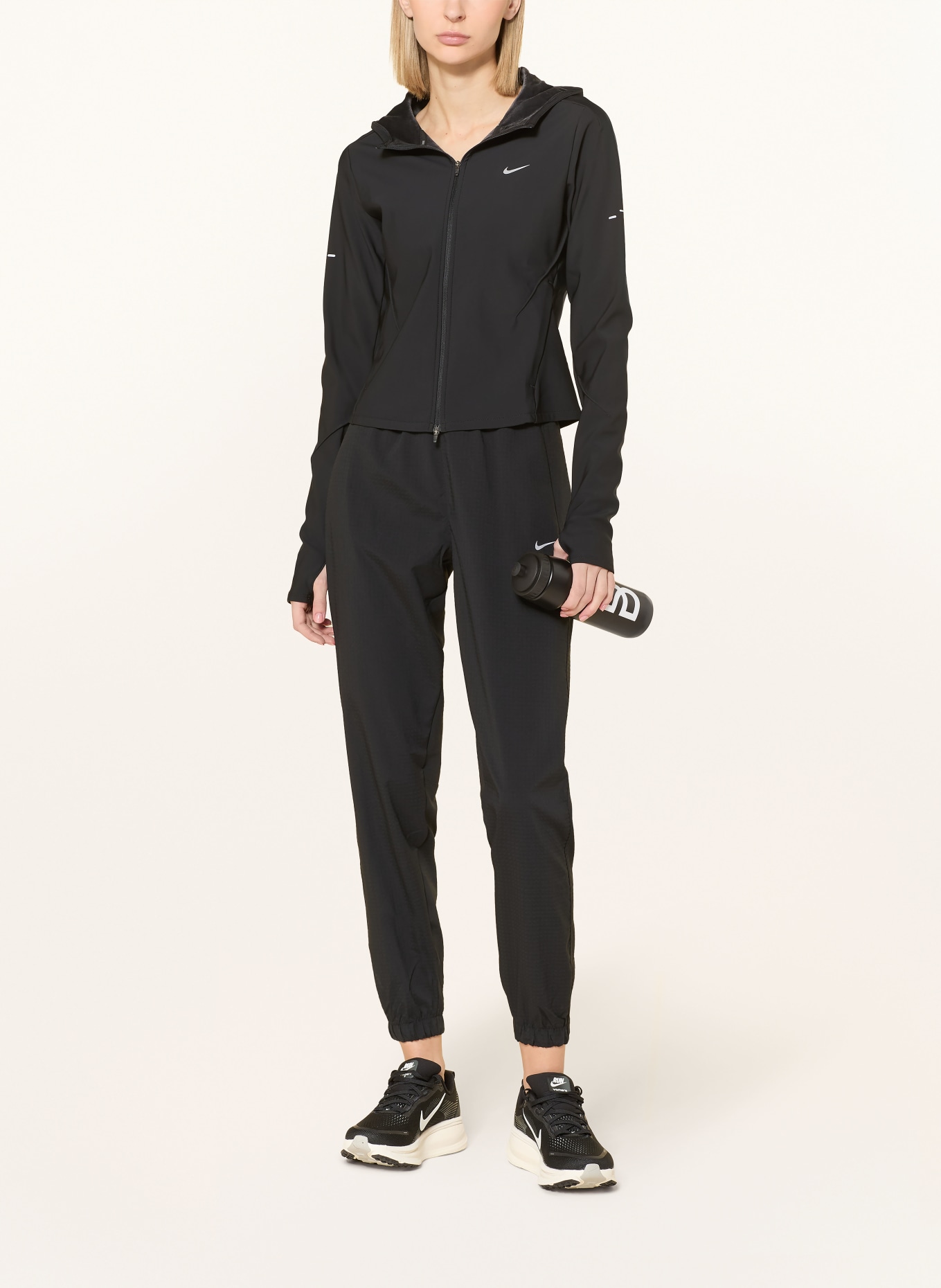 Nike Softshell-Laufjacke SWIFT: SCHWARZ