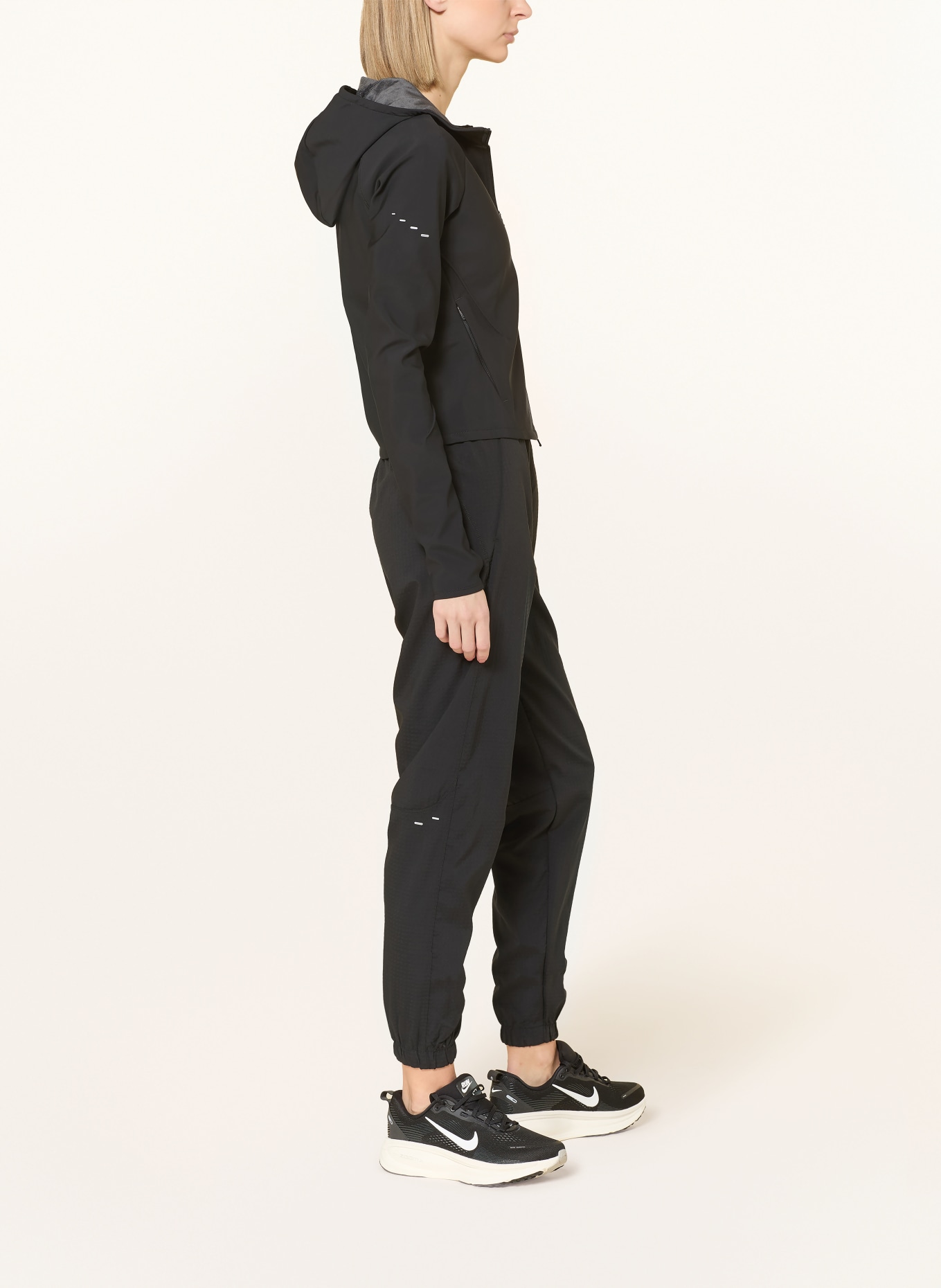 Nike Softshell-Laufjacke SWIFT: SCHWARZ