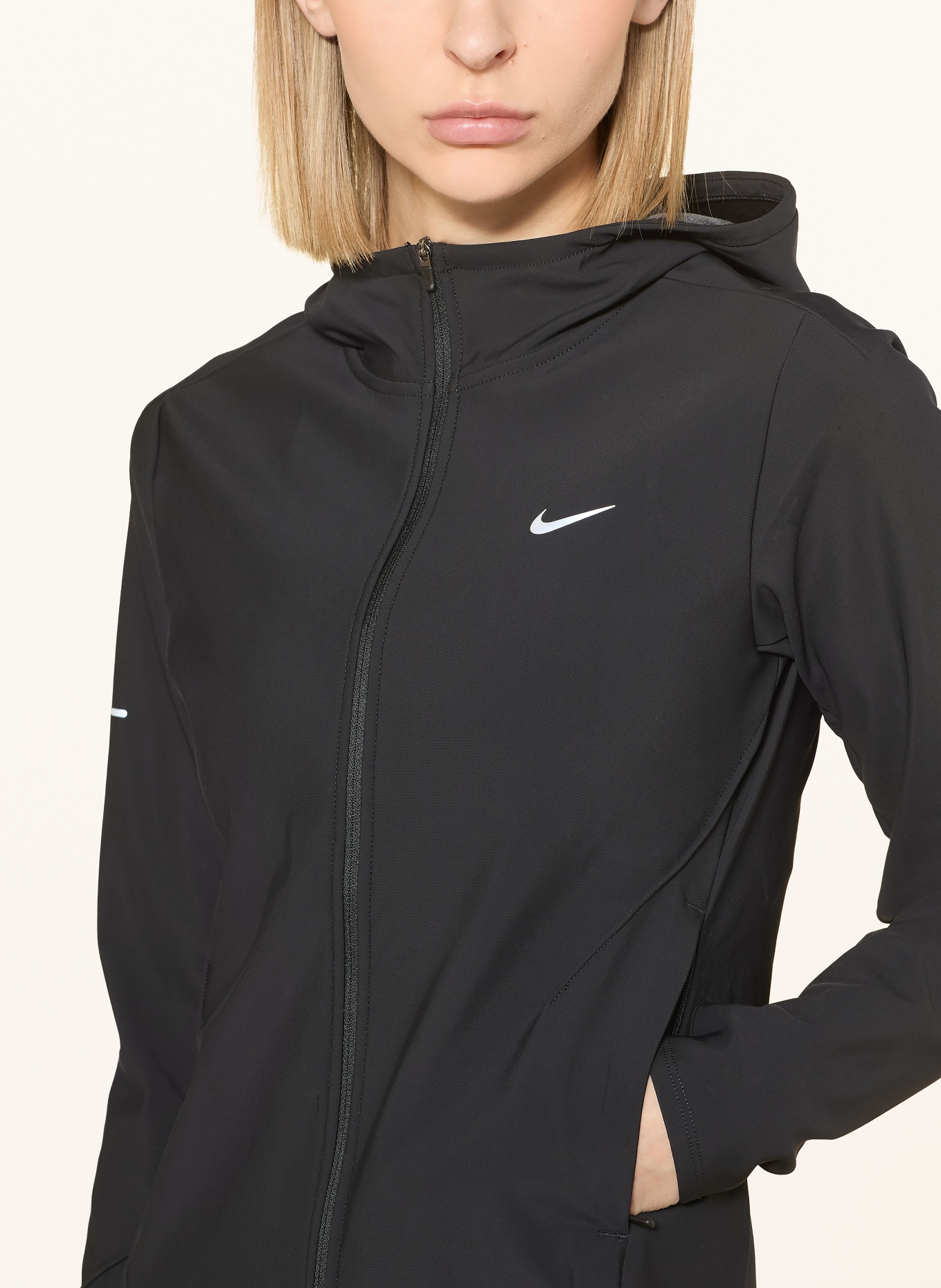Nike Softshell-Laufjacke SWIFT: SCHWARZ
