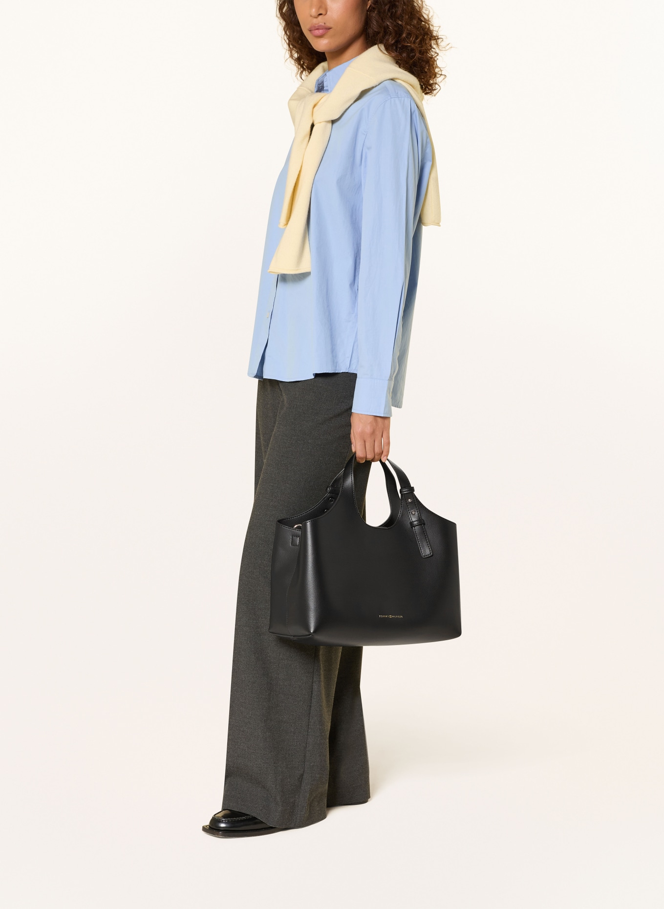 TOMMY HILFIGER sac à main: NOIR / OR