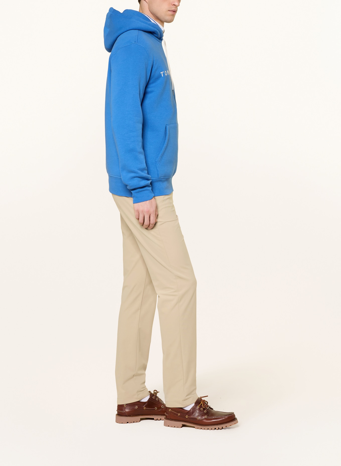 TOMMY HILFIGER DENTON Straight Fit Chinos: CAMEL