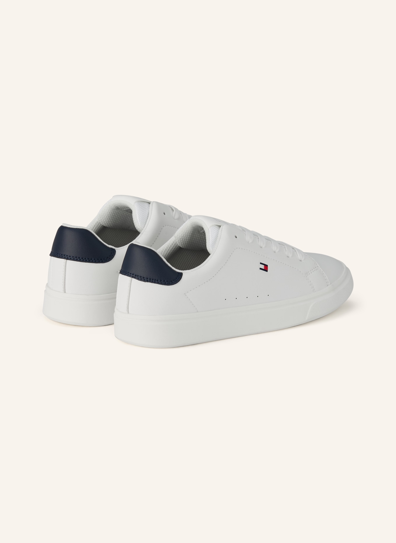 TOMMY HILFIGER sneaker: WHITE / BLACK