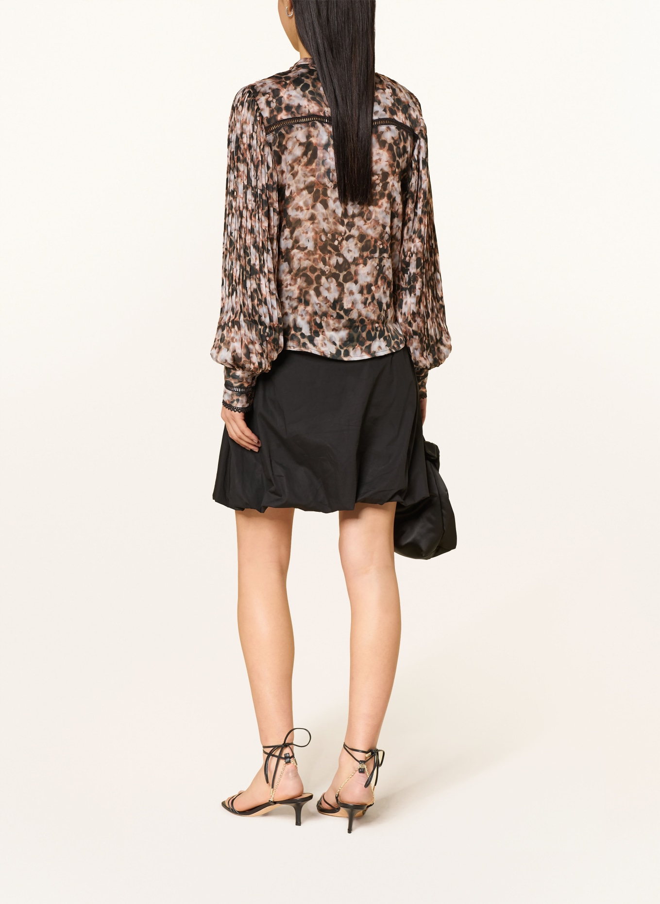 GUESS Bluse JOSETTE mit Plissees und Lochspitze: HELLGRAU / BRAUN / SCHWARZ