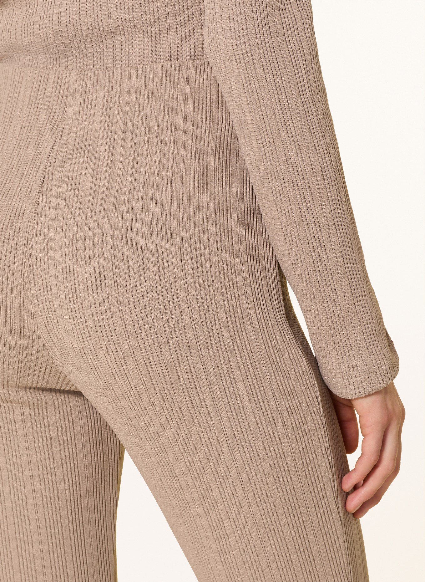 GUESS Flared Jeans BELEN: A10L SUMMER CLAY