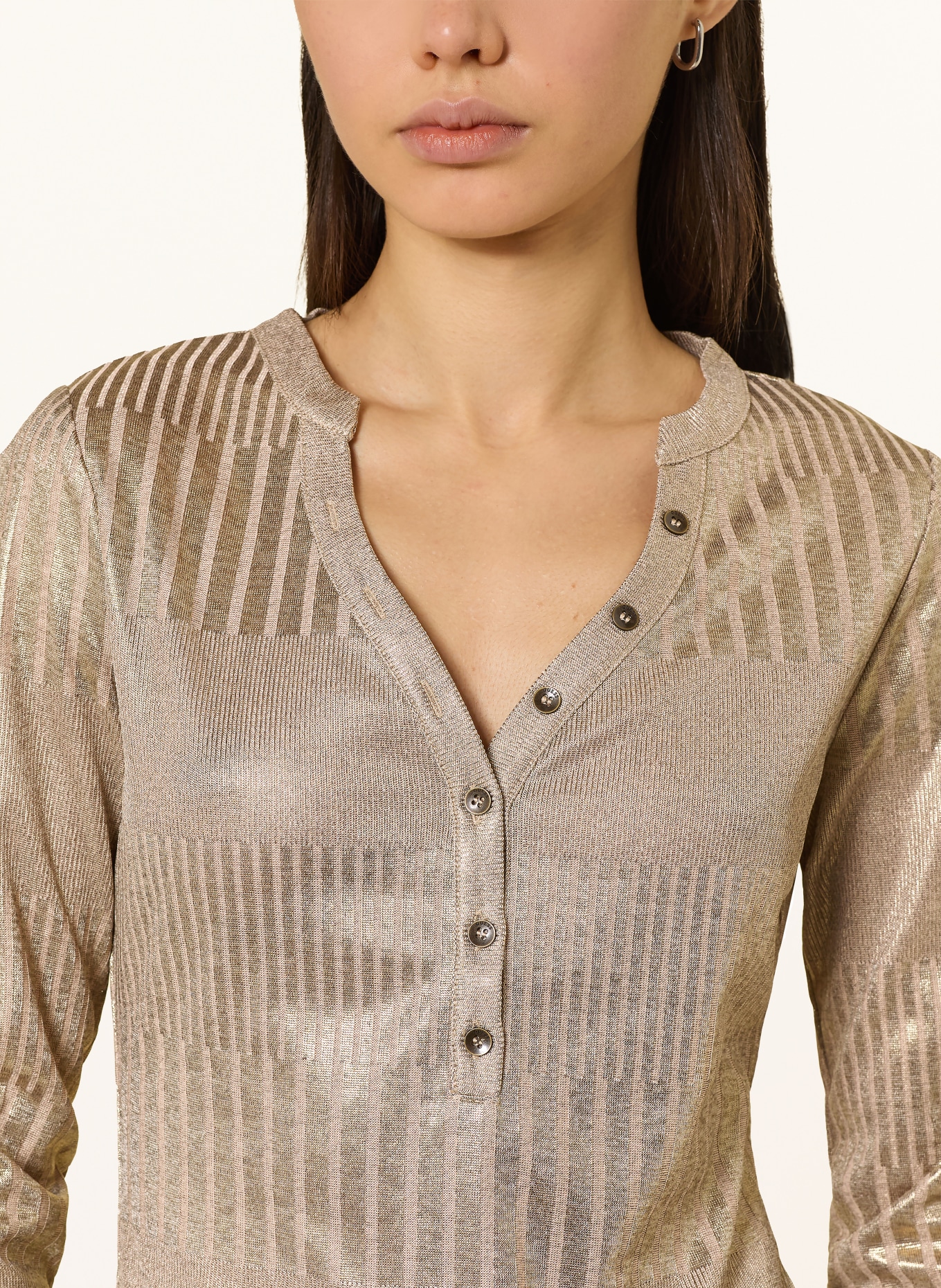 GUESS Henleyshirt MARILENA mit Glitzergarn: GOLD