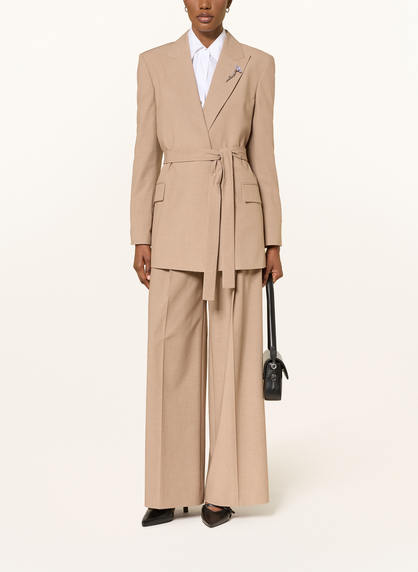 HUGO Sako ABIVALE: BÉŽOVÁ