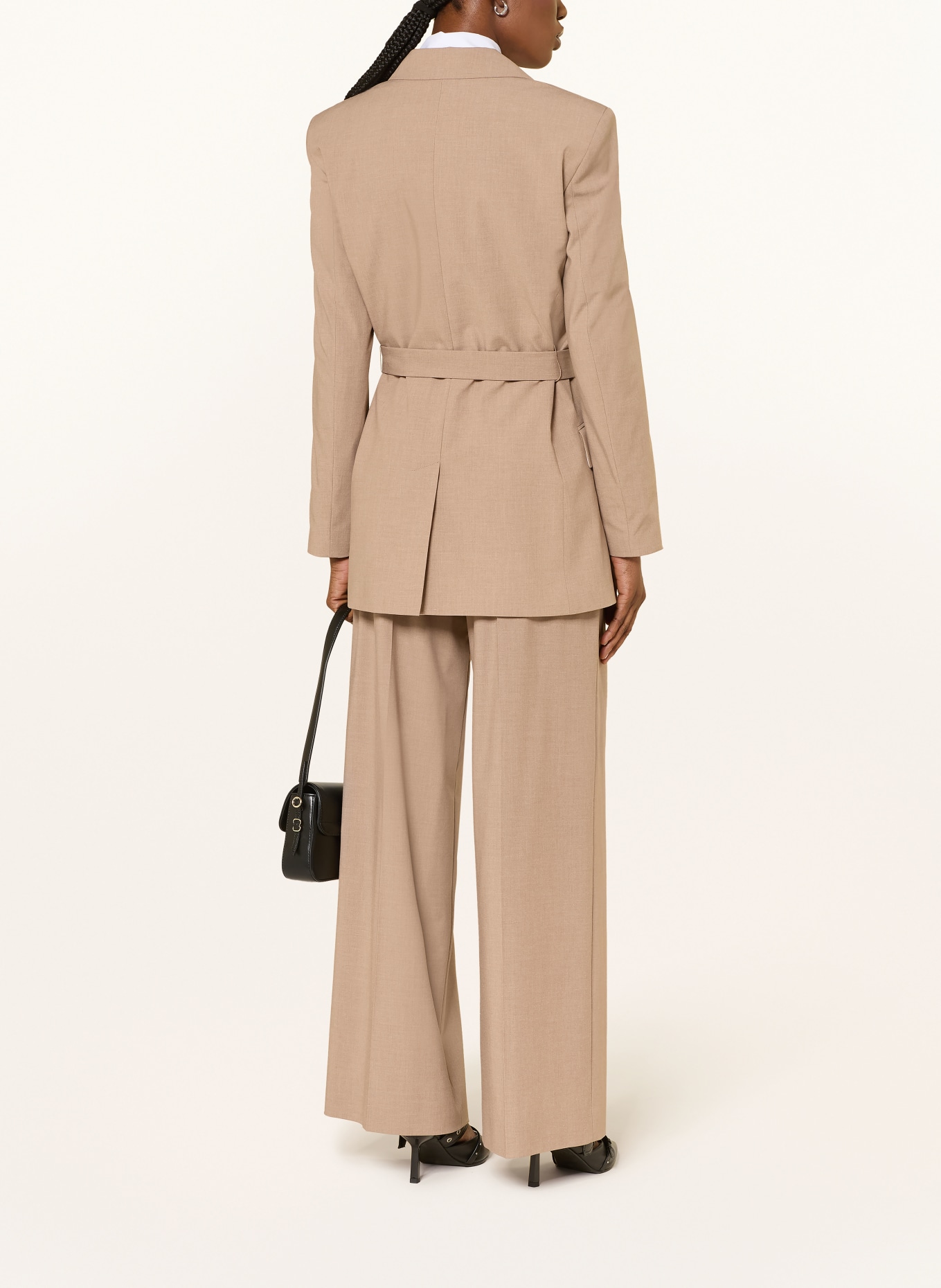 HUGO Sako ABIVALE: BÉŽOVÁ