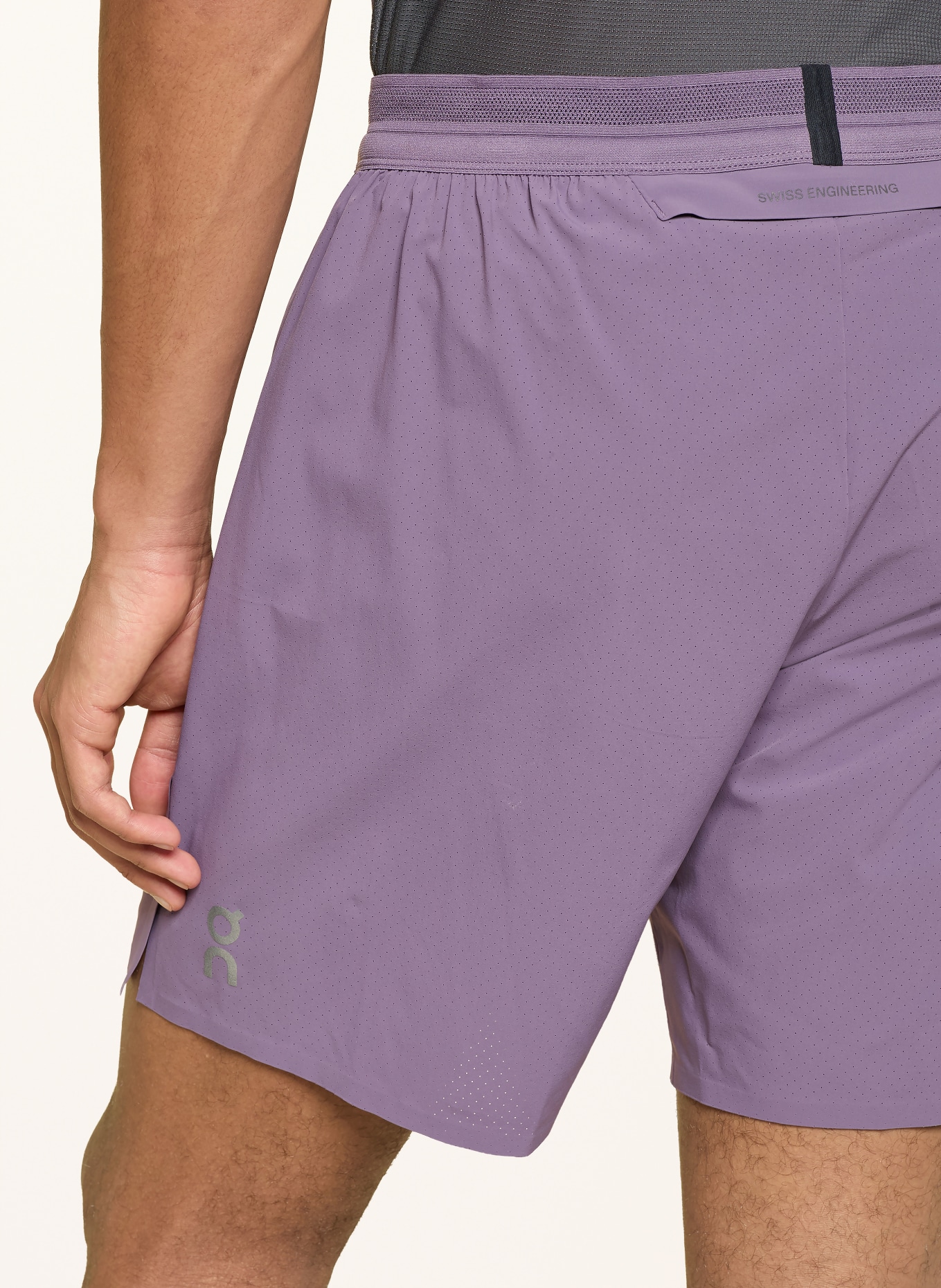 On Spodenki do biegania 2 w 1 PERFORMANCE: LILA