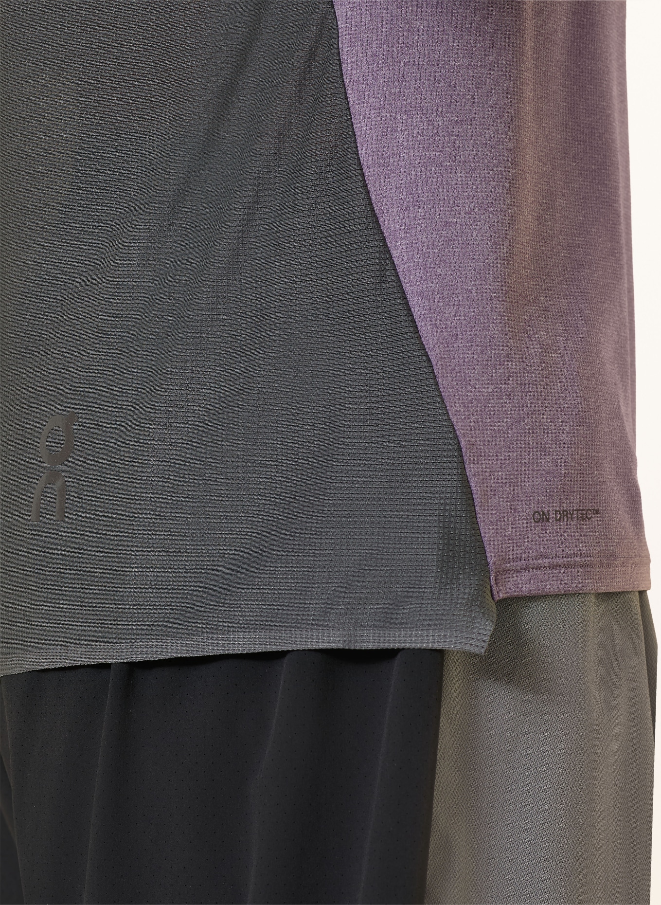 On Laufshirt PERFORMANCE LONG-T: LILA / DUNKELGRAU