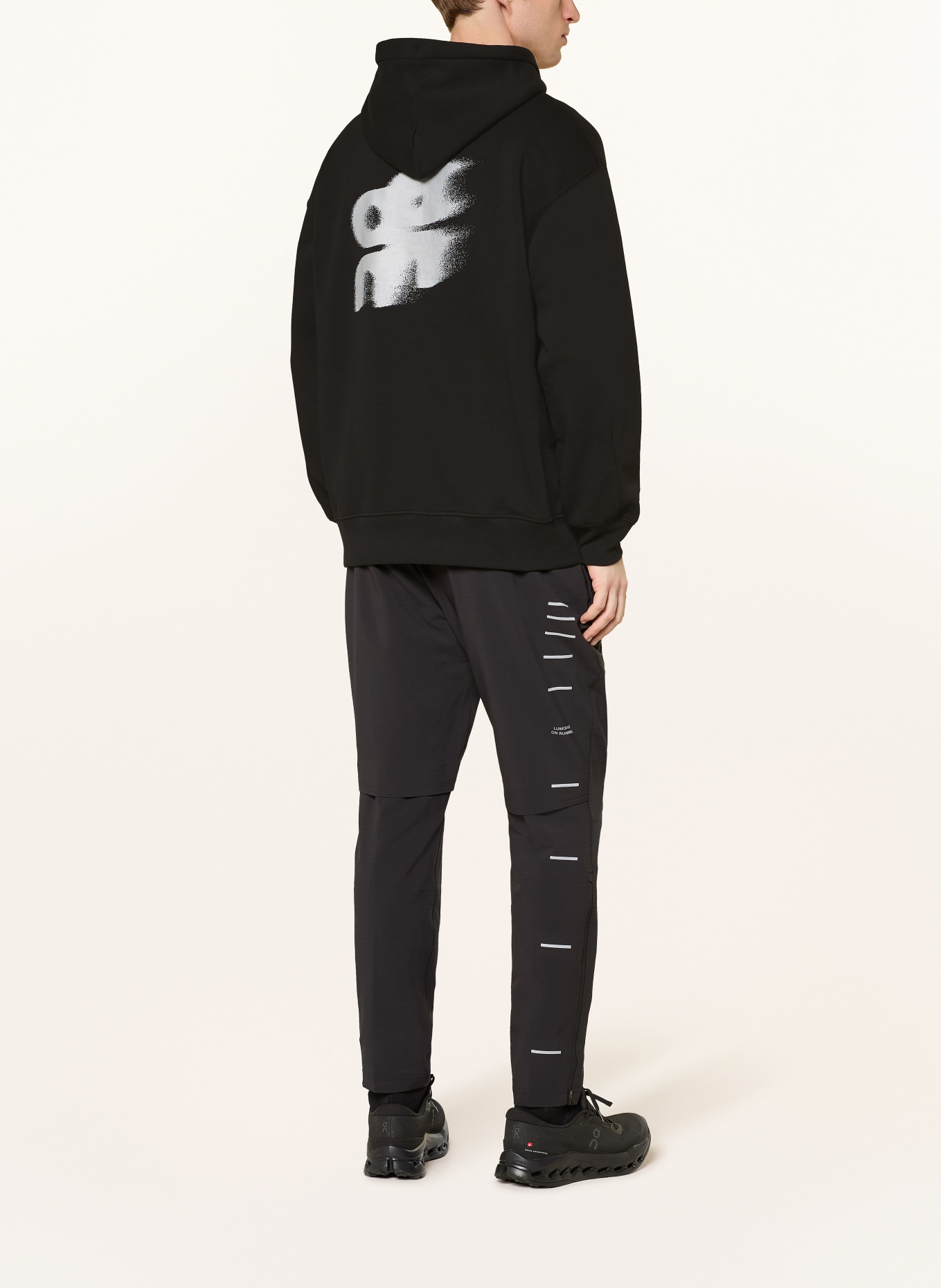 On Hoodie AVANT: SCHWARZ