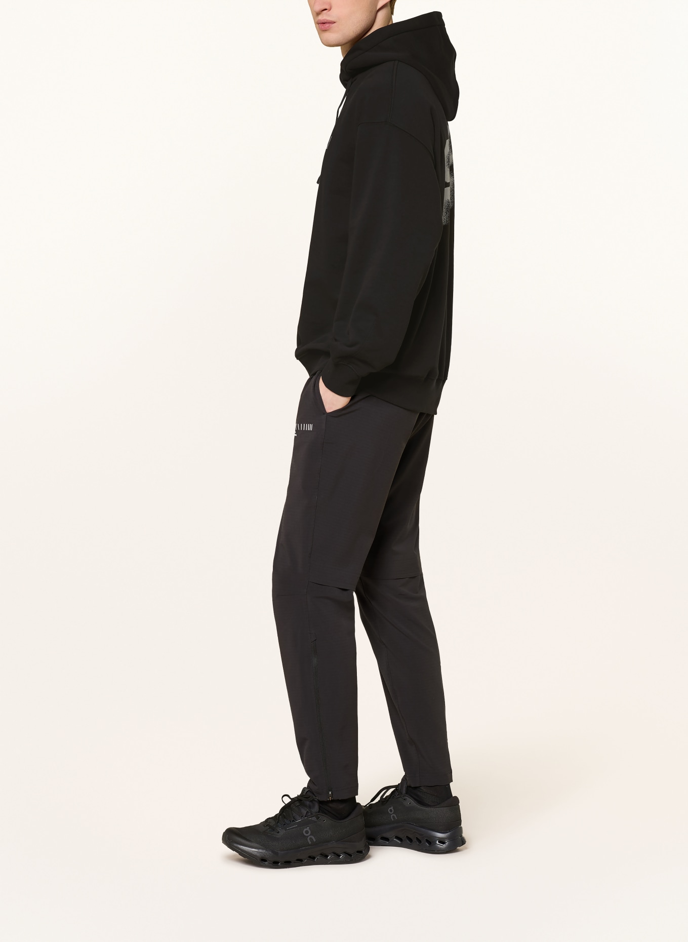 On Hoodie AVANT: SCHWARZ