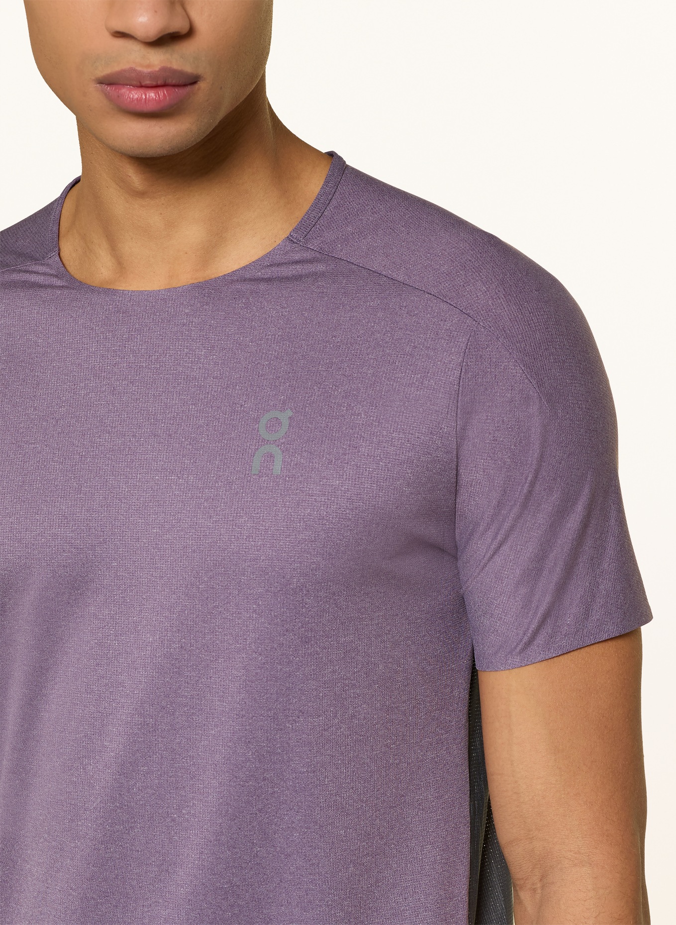 On Laufshirt PERFORMANCE-T: LILA / DUNKELGRAU