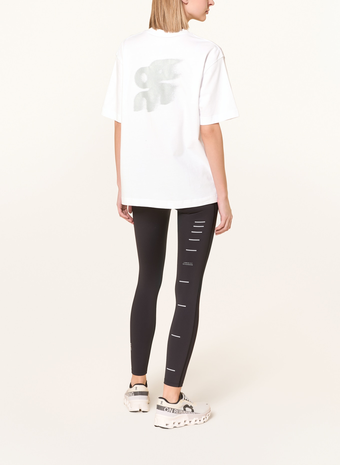 On CLUB-T AVANT T-shirt: WHITE